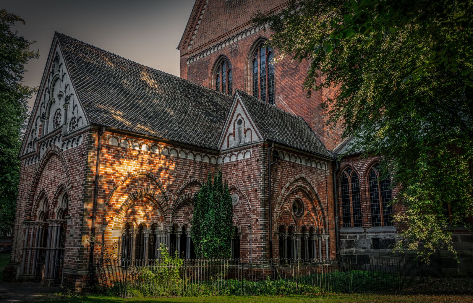 Sony a7 II + Sony FE 28-70mm F3.5-5.6 OSS sample photo. Church, building, architecture photography