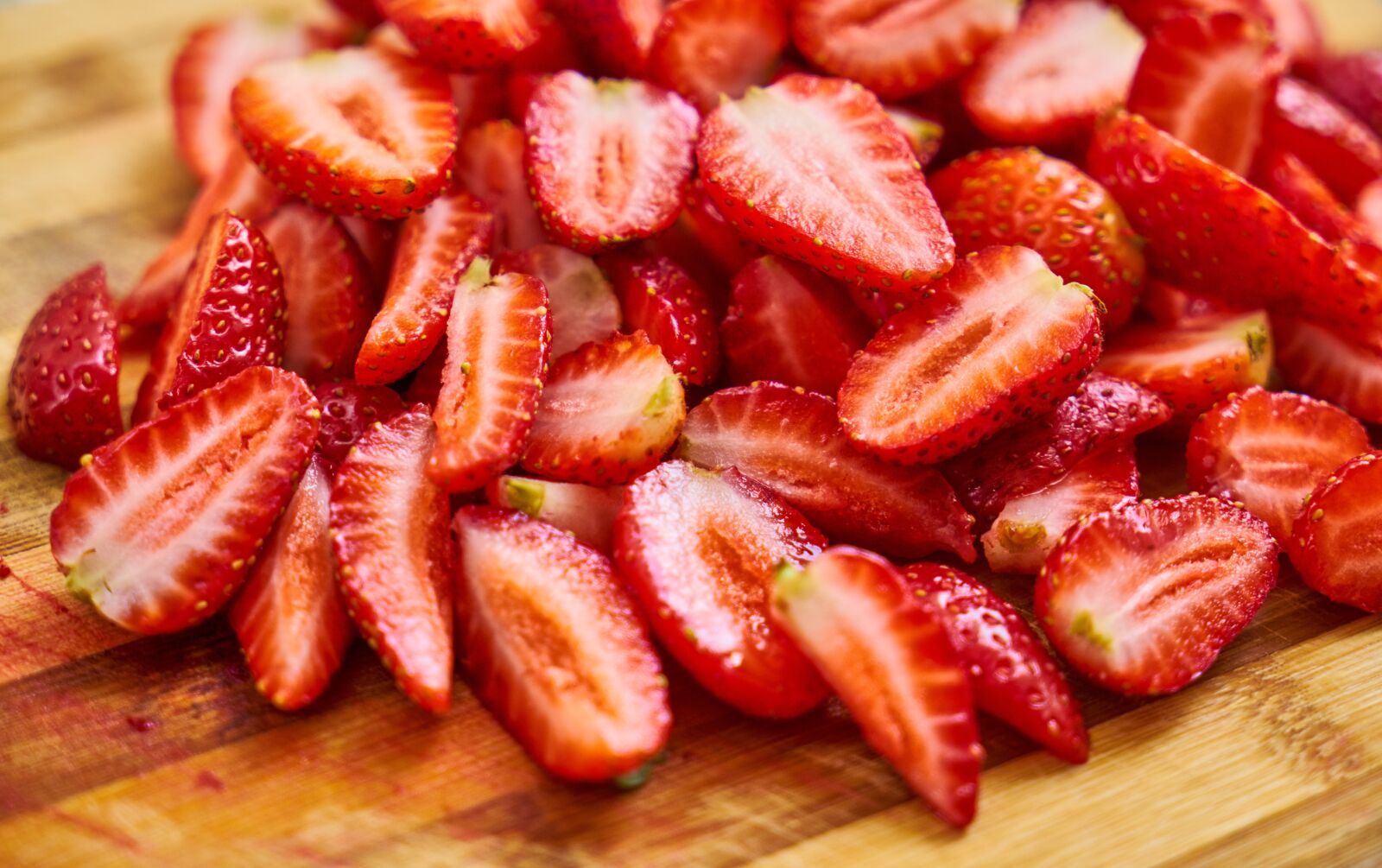 Sony a7R II sample photo. Strawberry, fruit, red photography