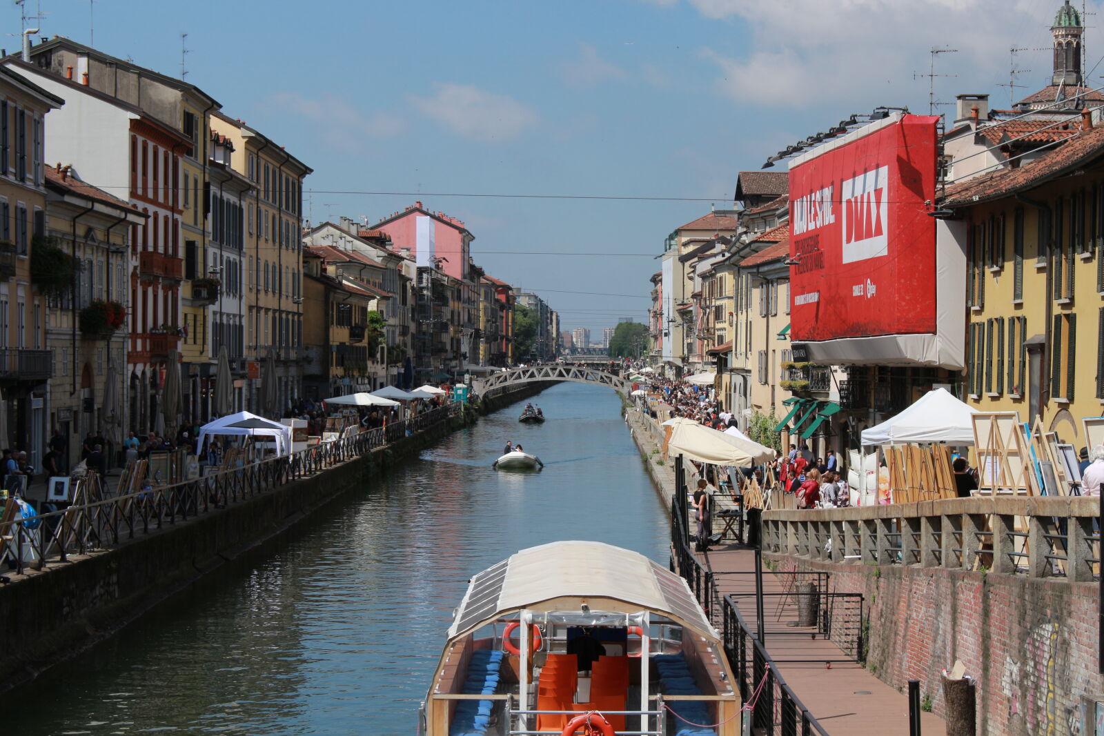 Canon EOS 700D (EOS Rebel T5i / EOS Kiss X7i) sample photo. Adobe, blue, city, cool photography