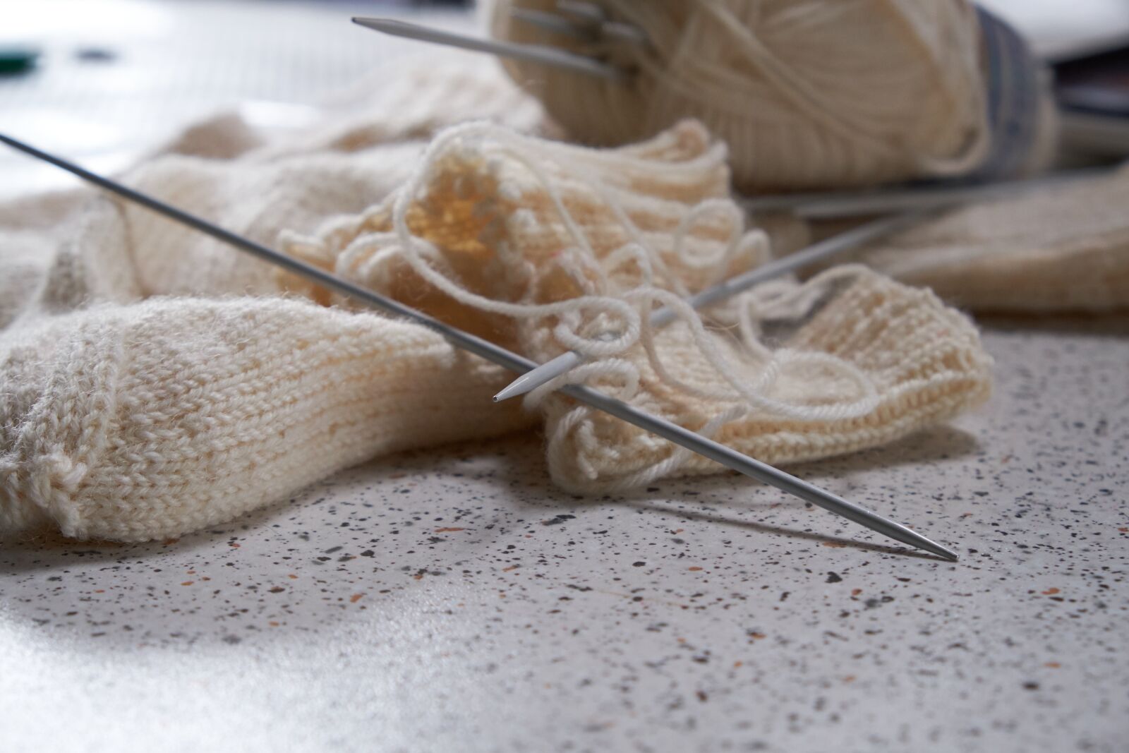Fujifilm XF 18-55mm F2.8-4 R LM OIS sample photo. Knit, yarn, wool photography