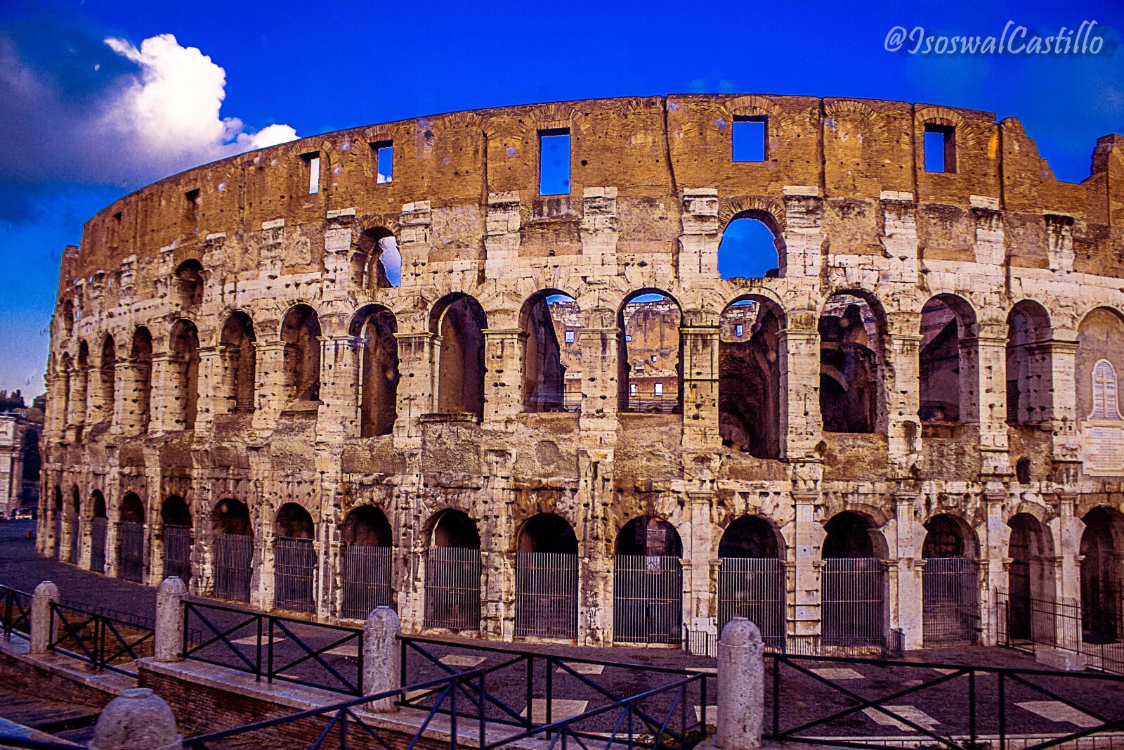 Canon EOS 550D (EOS Rebel T2i / EOS Kiss X4) sample photo. Colosseum, monument, old photography