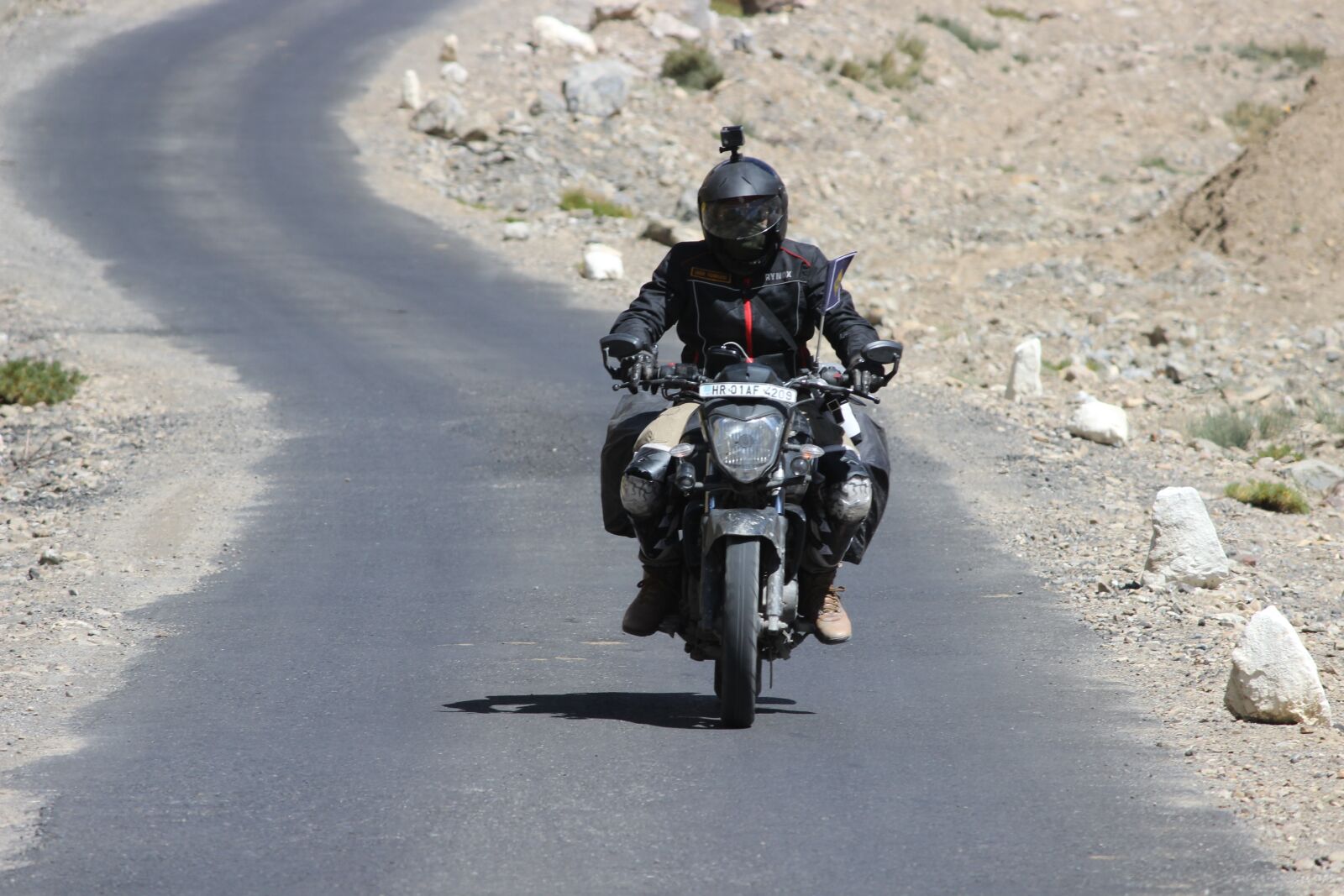 Canon EOS 600D (Rebel EOS T3i / EOS Kiss X5) sample photo. Road, soil, travel photography