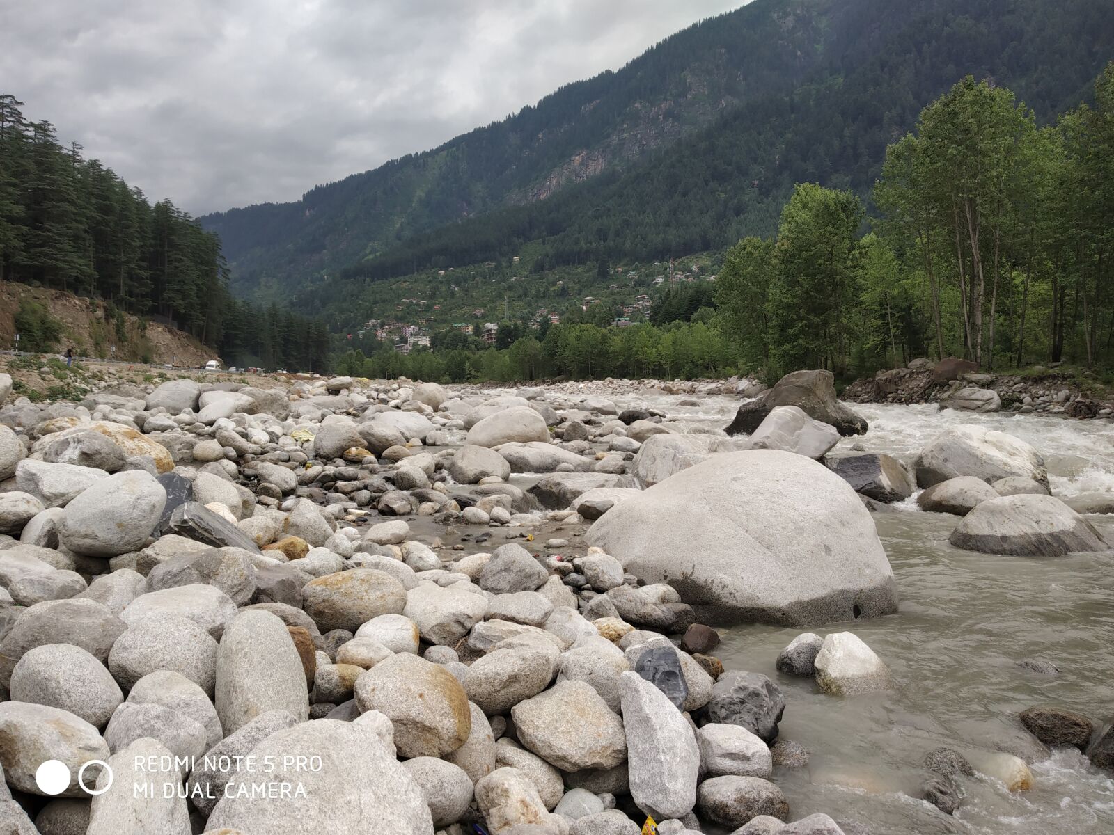 Xiaomi Redmi Note 5 Pro sample photo. Manali, river, himachal photography