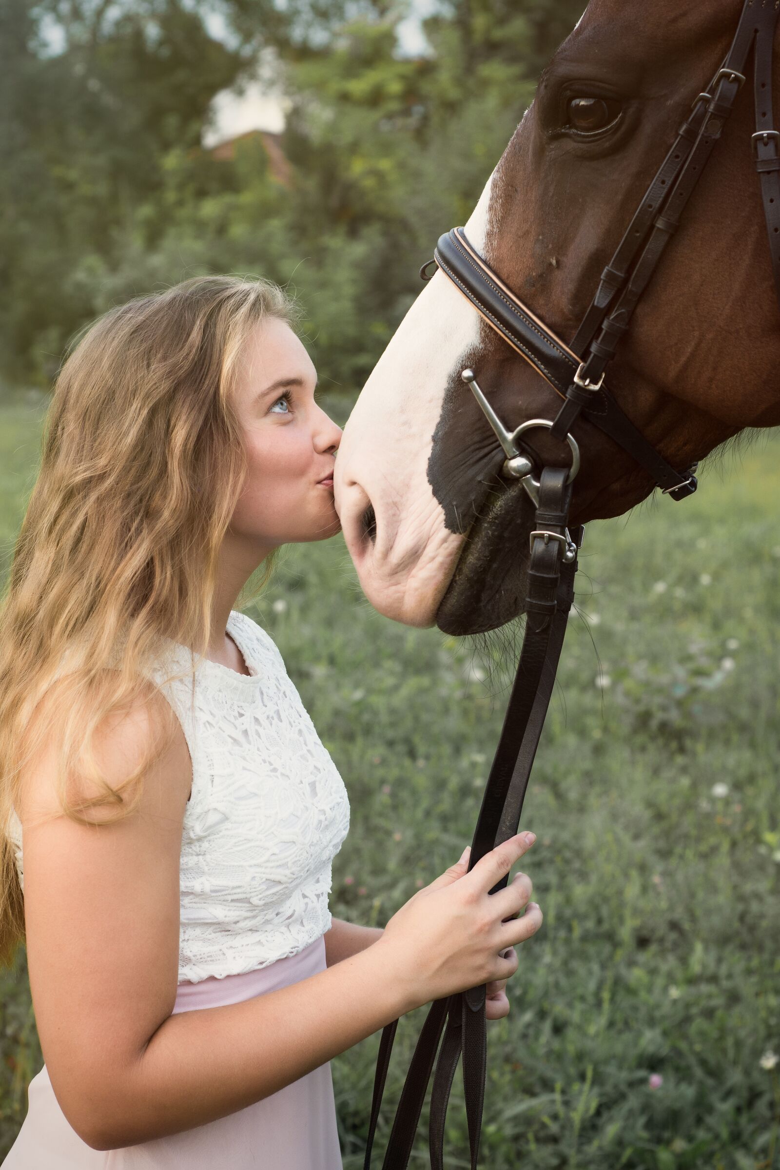 Nikon D7200 sample photo. Woman, horse, kiss photography