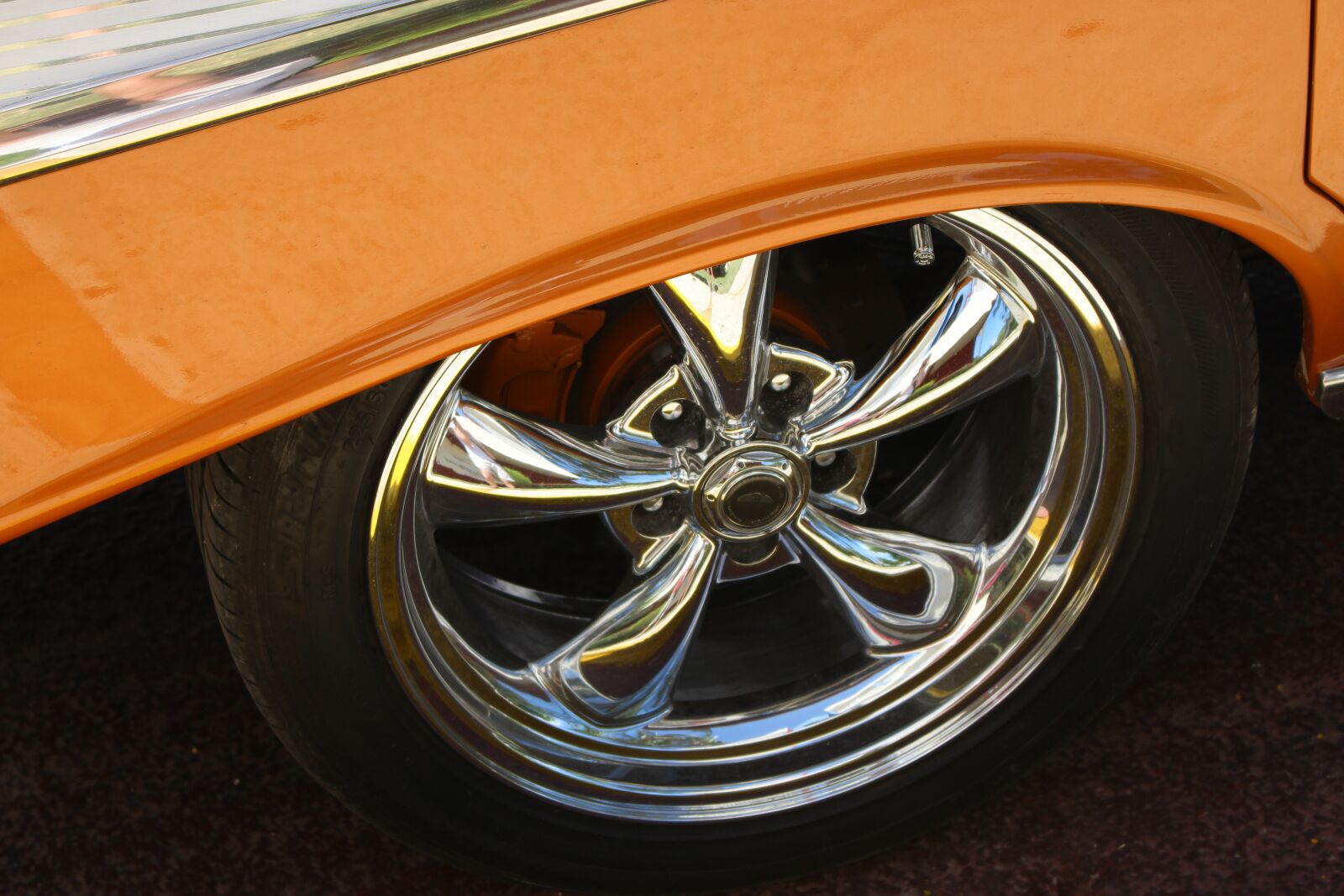 Canon EOS 700D (EOS Rebel T5i / EOS Kiss X7i) sample photo. Chevrolet, rim, car photography