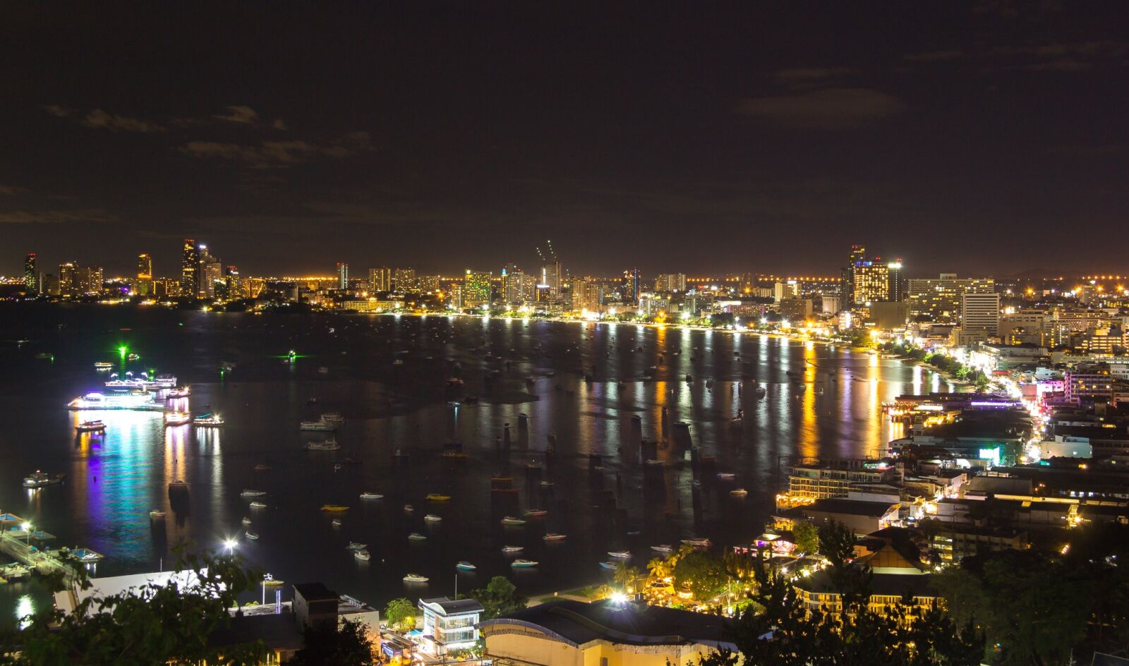 Canon EF-S 17-85mm F4-5.6 IS USM sample photo. Pattaya, night, travel photography