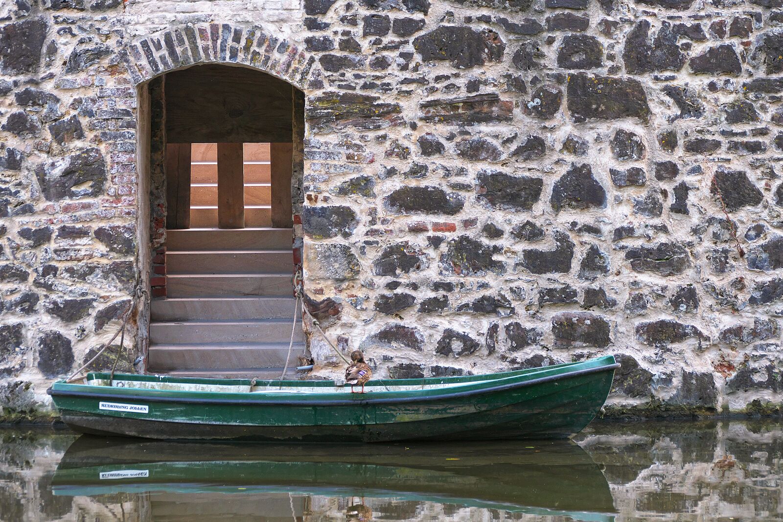 Panasonic Lumix DMC-FZ1000 sample photo. Moat, stone wall, schelch photography