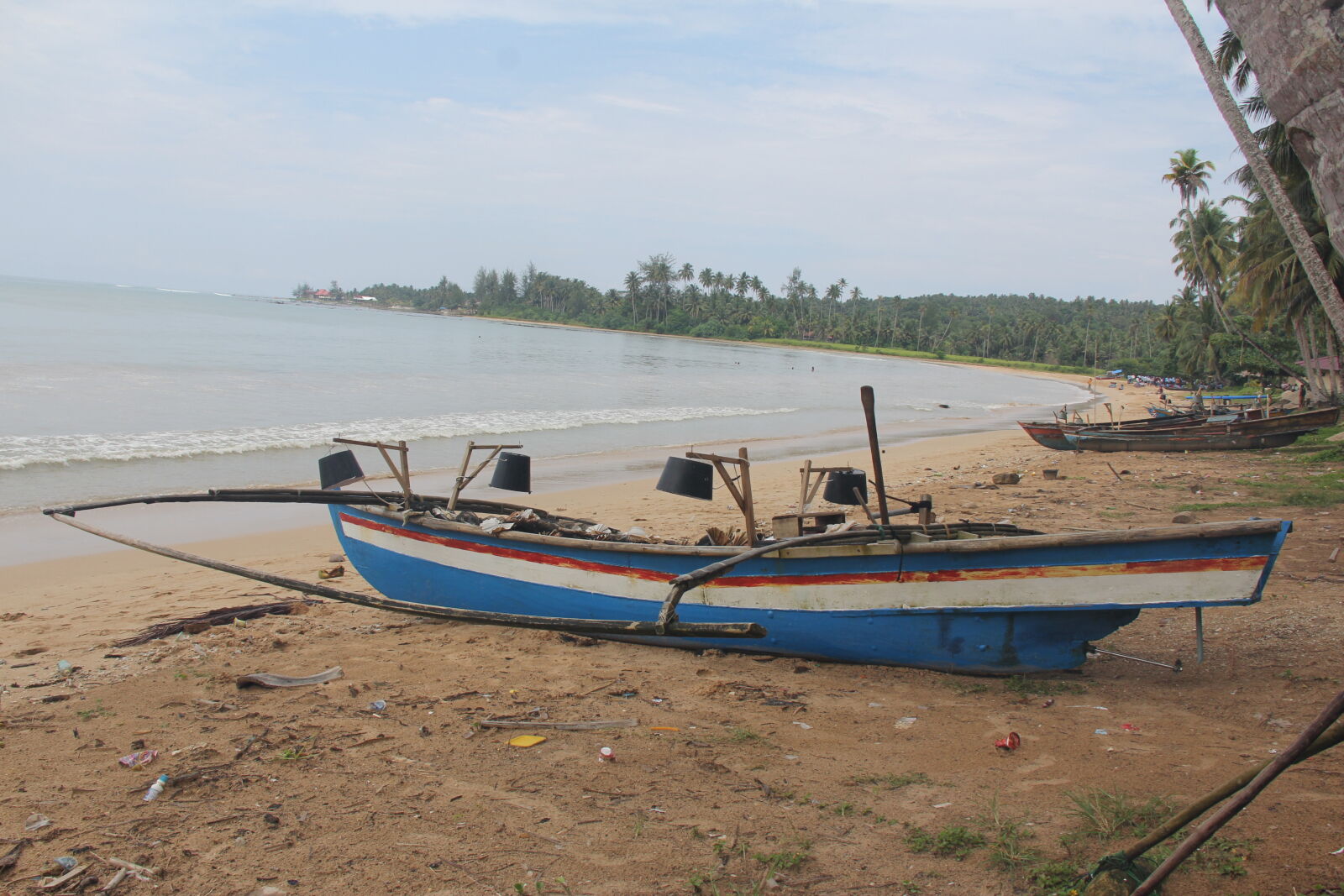 Canon EF-S 18-200mm F3.5-5.6 IS sample photo. Beach, boat, nias, old photography