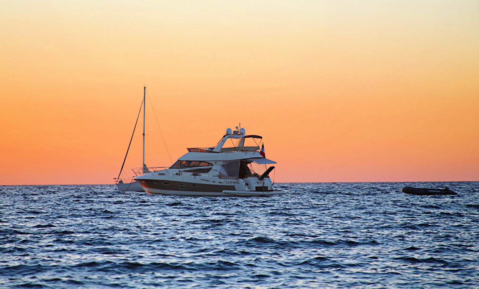 Canon EOS 5D Mark III sample photo. Boat, sea, sunrise photography