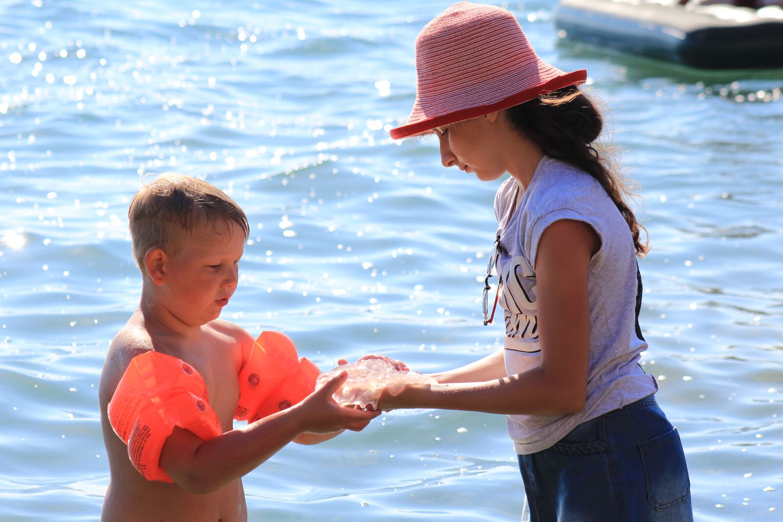 Canon EF75-300mm f/4-5.6 sample photo. Sea, jellyfish, kids photography