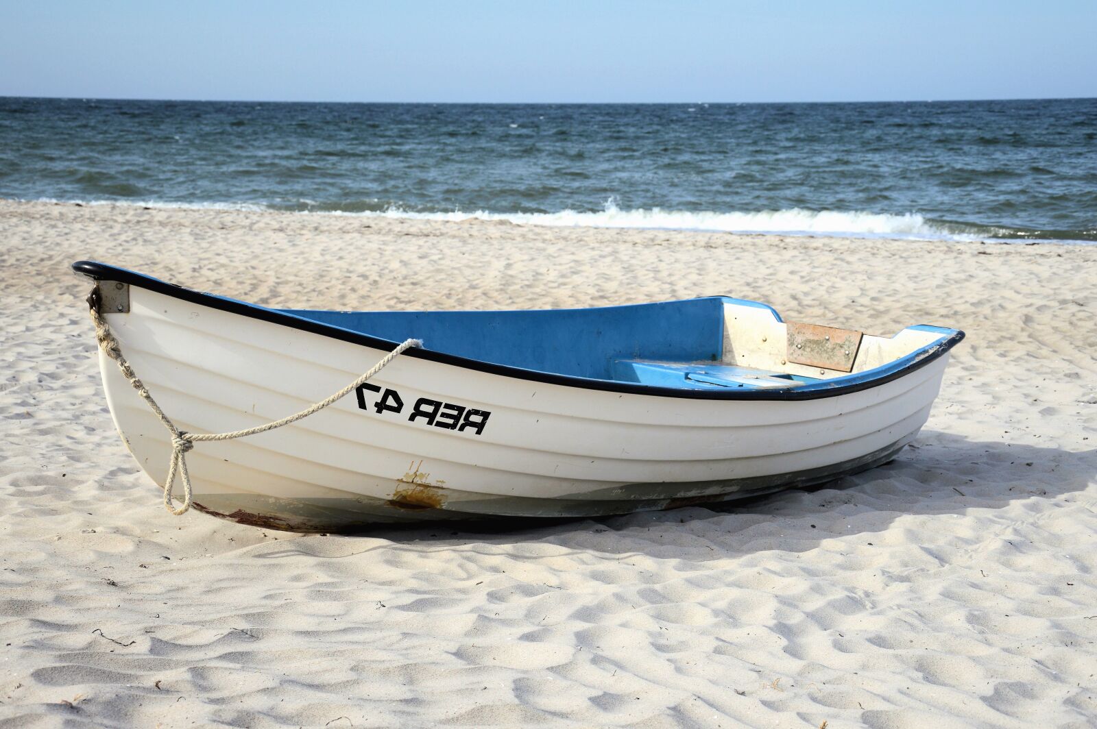 Nikon D3200 sample photo. Boat, sand, sea, water photography