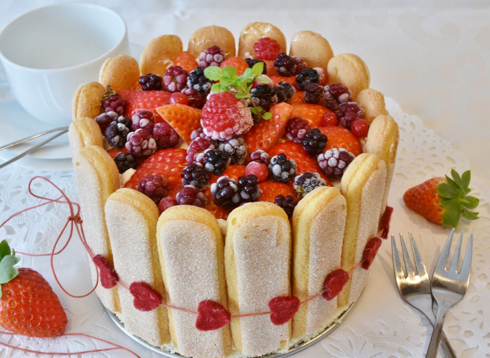 Nikon D7200 sample photo. Strawberry pie, strawberries cake photography