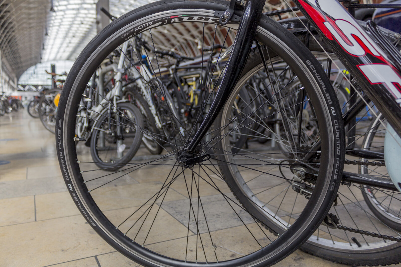 Canon EOS 600D (Rebel EOS T3i / EOS Kiss X5) sample photo. Bike, london, padding, station photography