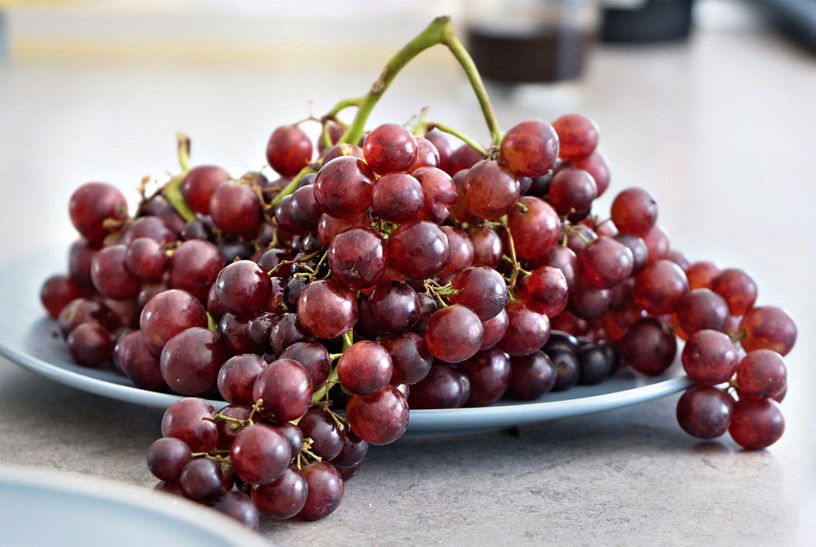 Sony a6300 + Sony Vario-Tessar T* E 16-70mm F4 ZA OSS sample photo. Grape, fruit, fresh photography