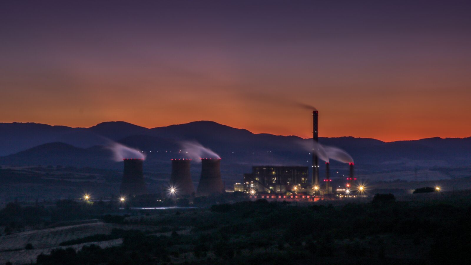 Canon EOS 750D (EOS Rebel T6i / EOS Kiss X8i) sample photo. Dawn, dusk, factory photography