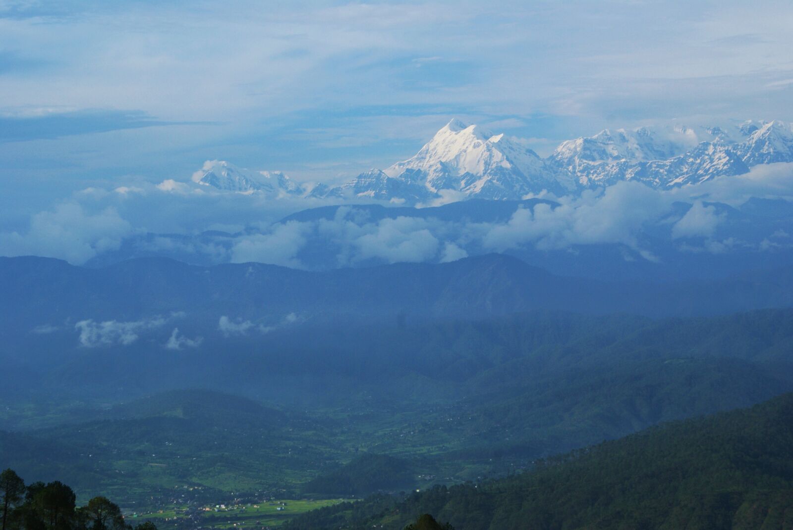 Sony Alpha DSLR-A100 sample photo. Mountain, hills, background photography