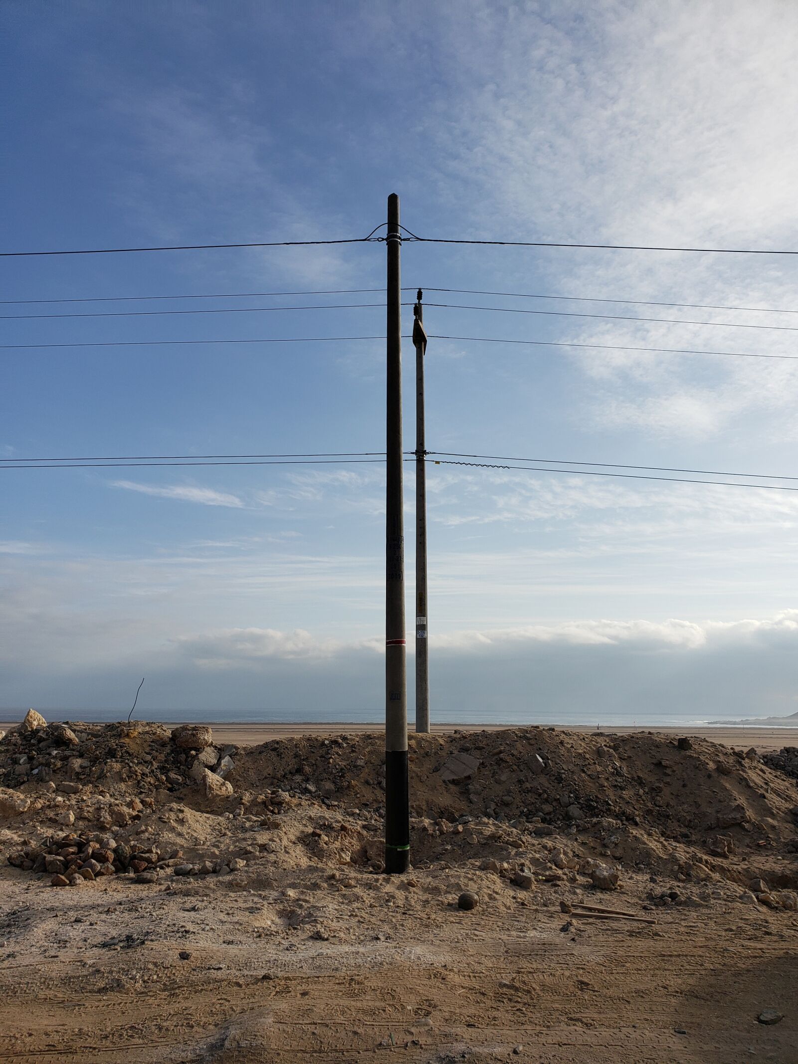 Samsung Galaxy Note9 sample photo. Telecommunications, posts, crane photography