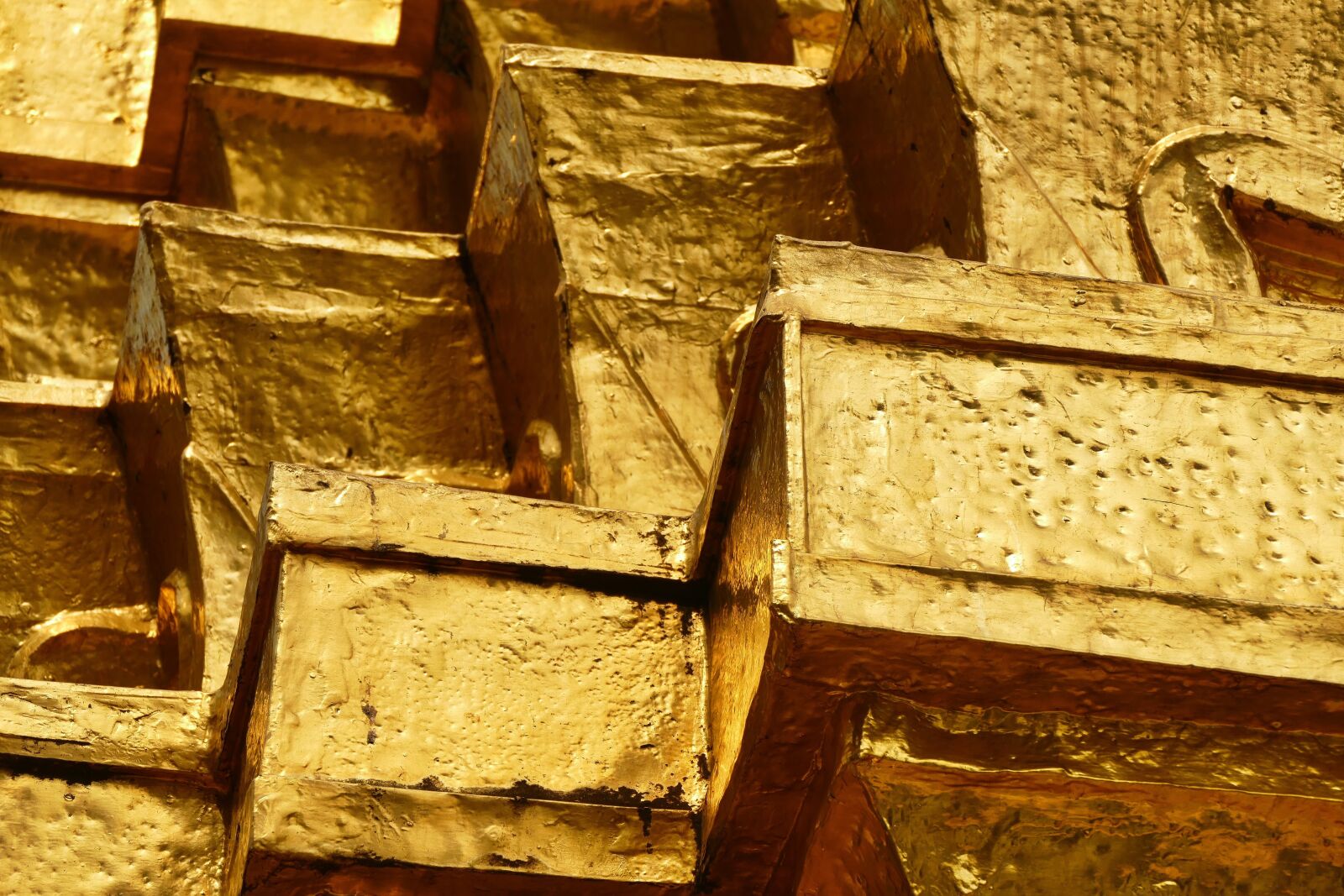 Panasonic Lumix DMC-FZ1000 sample photo. Gold, brick, yellow photography