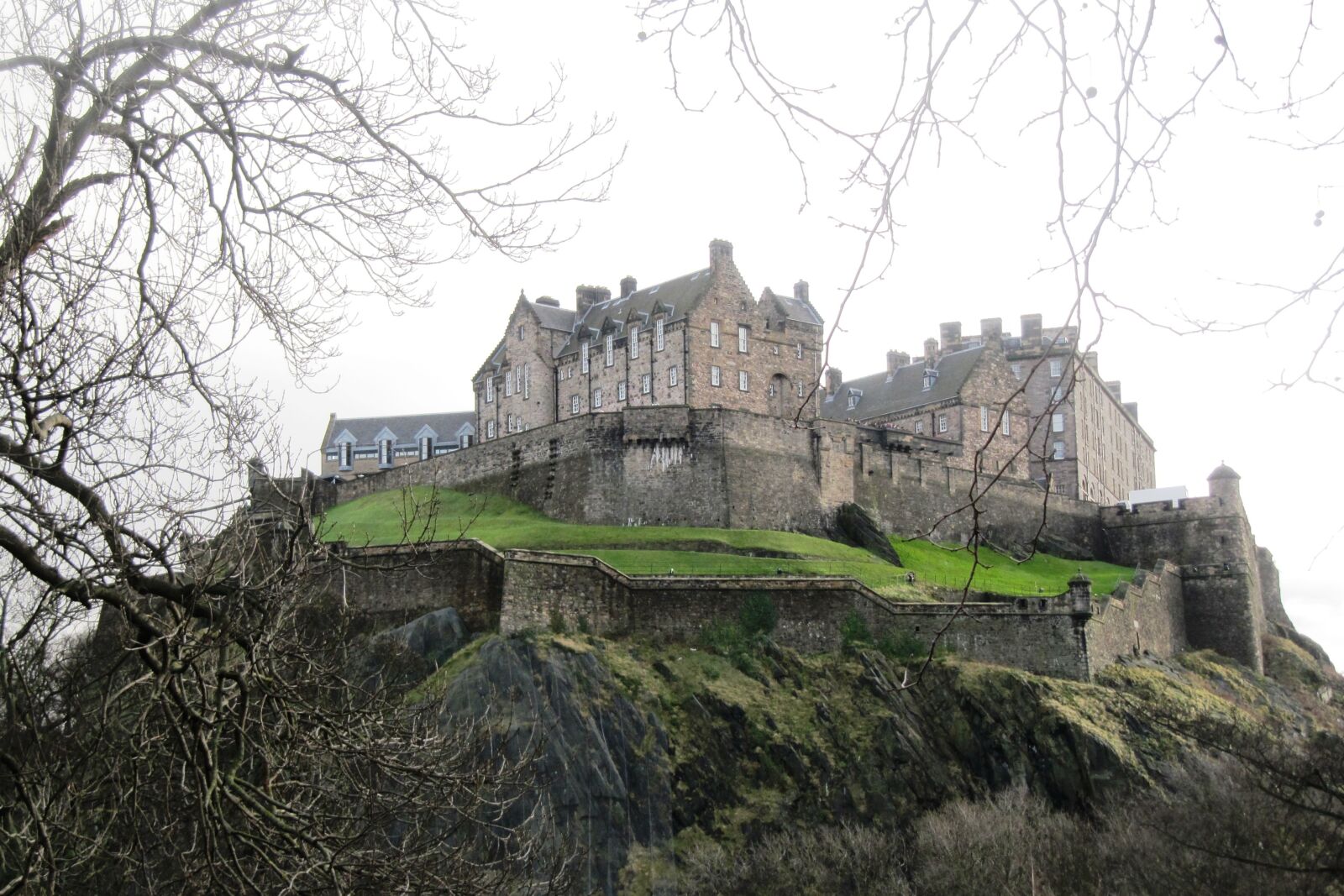 Canon PowerShot SX200 IS sample photo. Edinburgh, castle, medieval photography