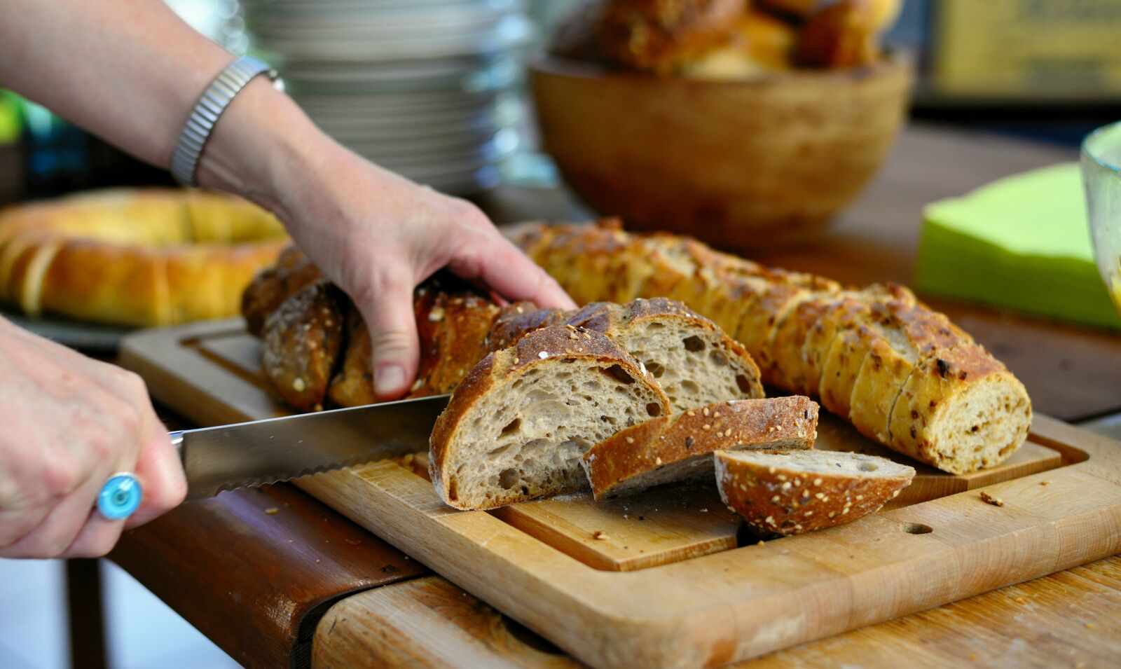 Nikon D610 sample photo. Bread, bread cutting, cut photography