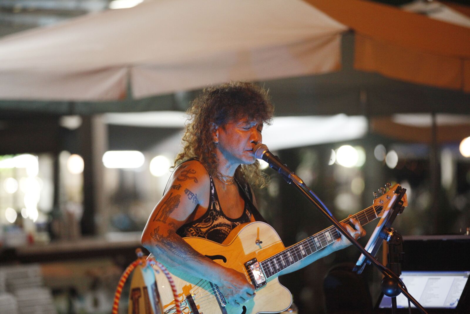 Canon EOS 5D Mark II sample photo. Music, the street, guitar photography