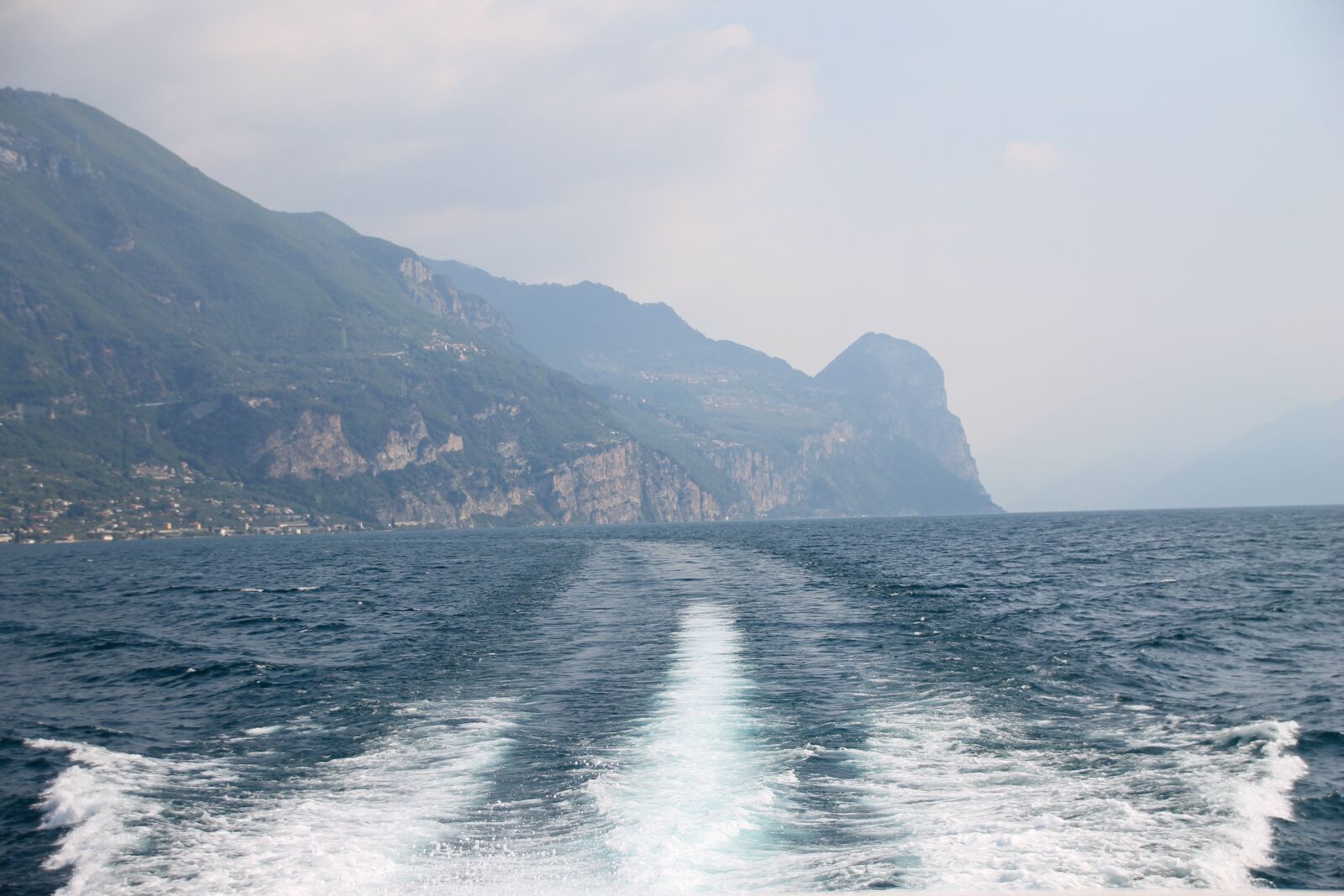 Canon EOS 1100D (EOS Rebel T3 / EOS Kiss X50) sample photo. Italy, garda, water photography