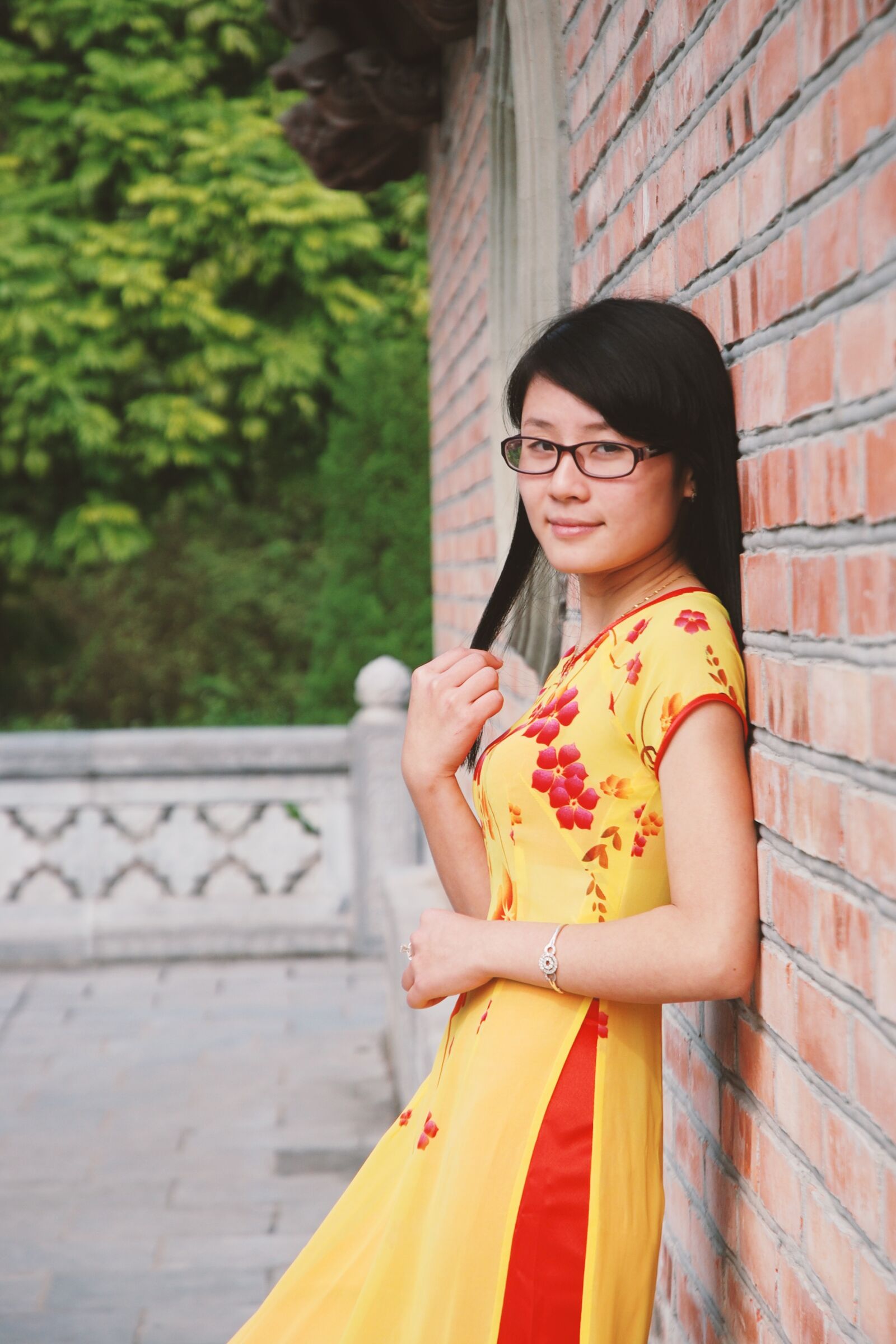 Nikon D80 sample photo. Vietnamese, girl, slitted skirt photography