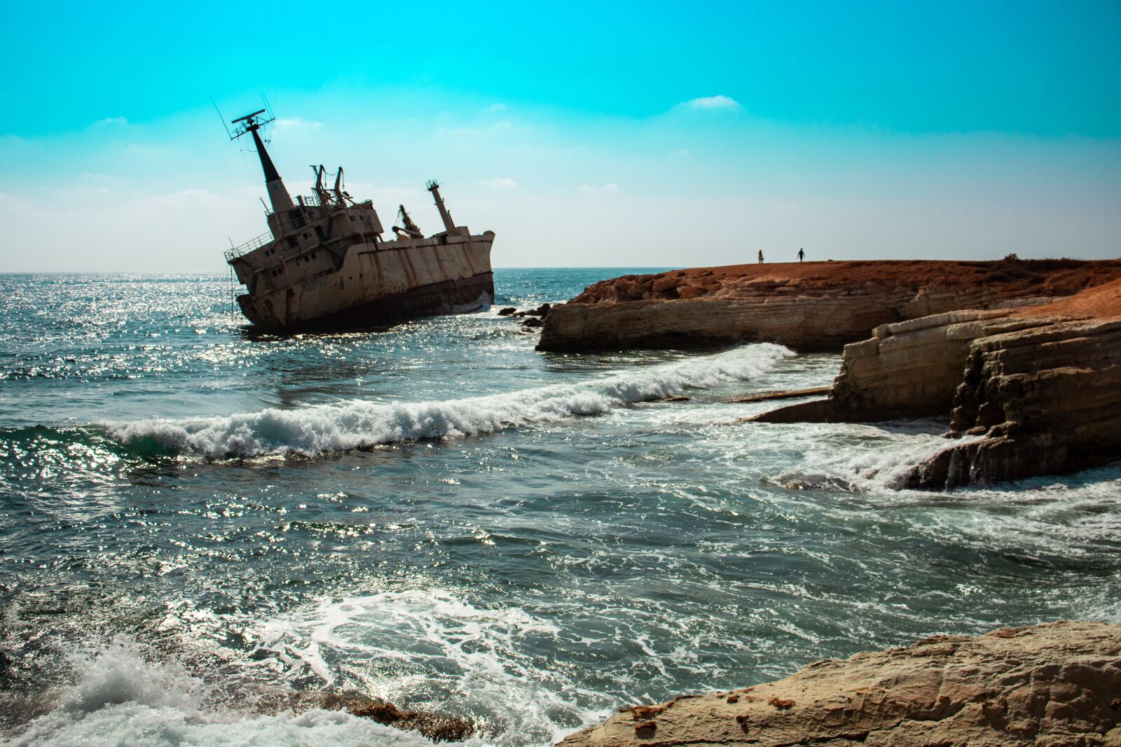 Canon EOS 200D (EOS Rebel SL2 / EOS Kiss X9) sample photo. Wreck, cyprus, sea photography