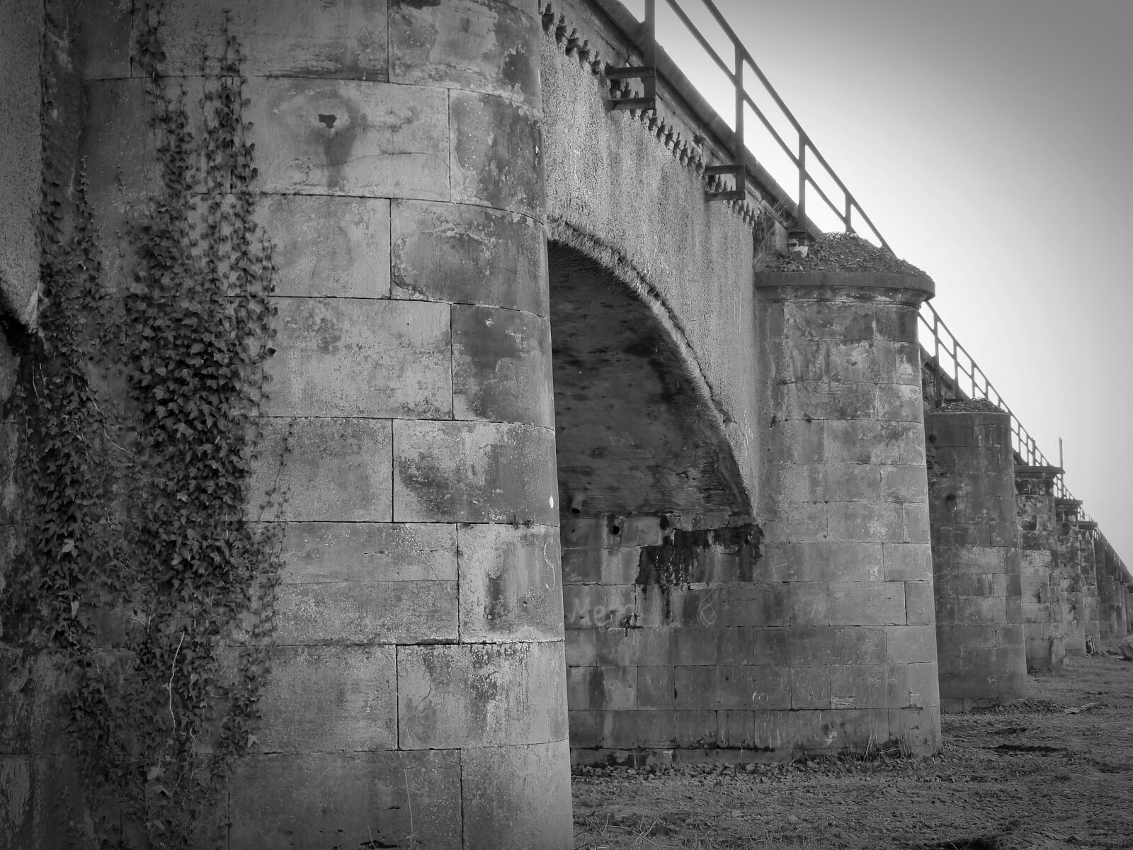 Panasonic Lumix DMC-FZ200 sample photo. Railway bridges, transfer, construction photography