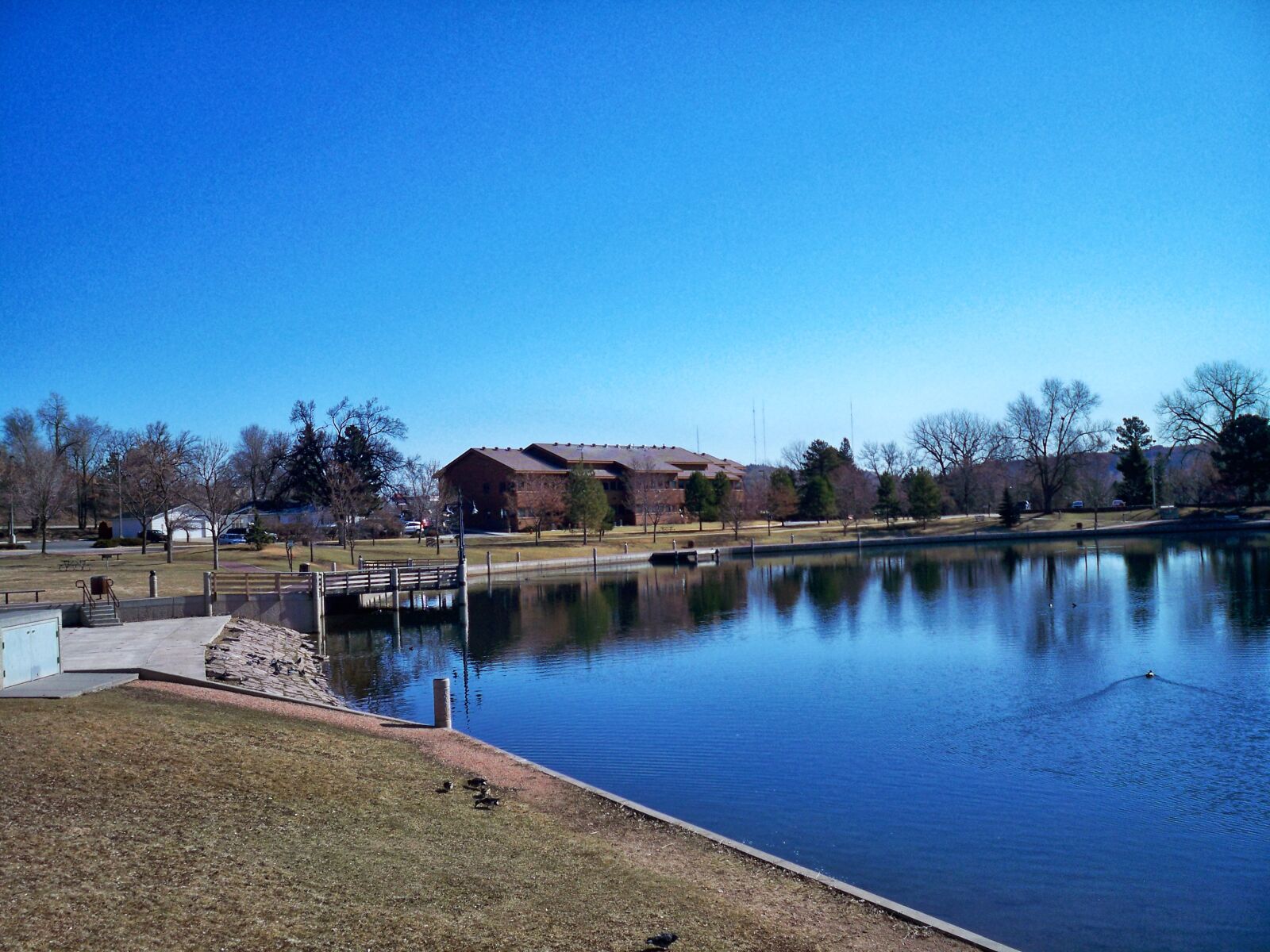 Kodak EASYSHARE M1093 IS DIGITAL CAMERA sample photo. Lake photography