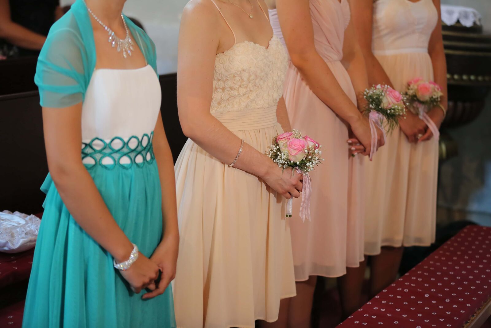 Canon EOS 5D Mark III sample photo. Skirt, outfit, dress, bouquet photography