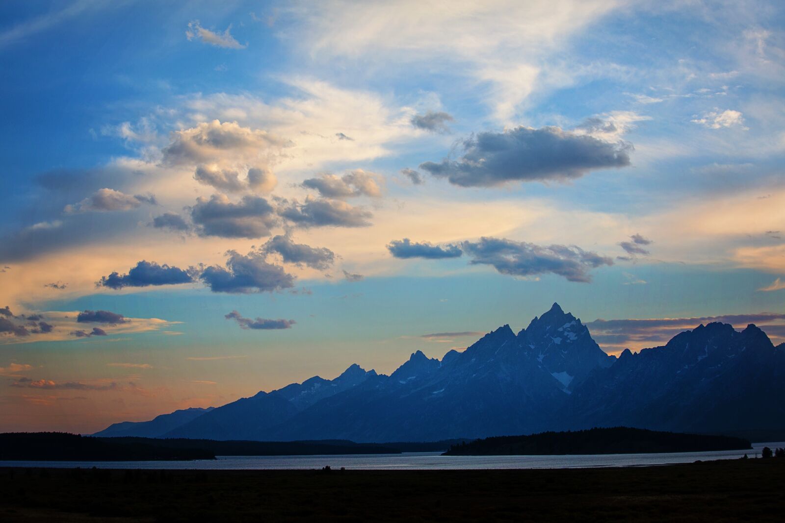 Canon EF 70-300mm F4-5.6 IS USM sample photo. Sunrise, sunset, mountains photography