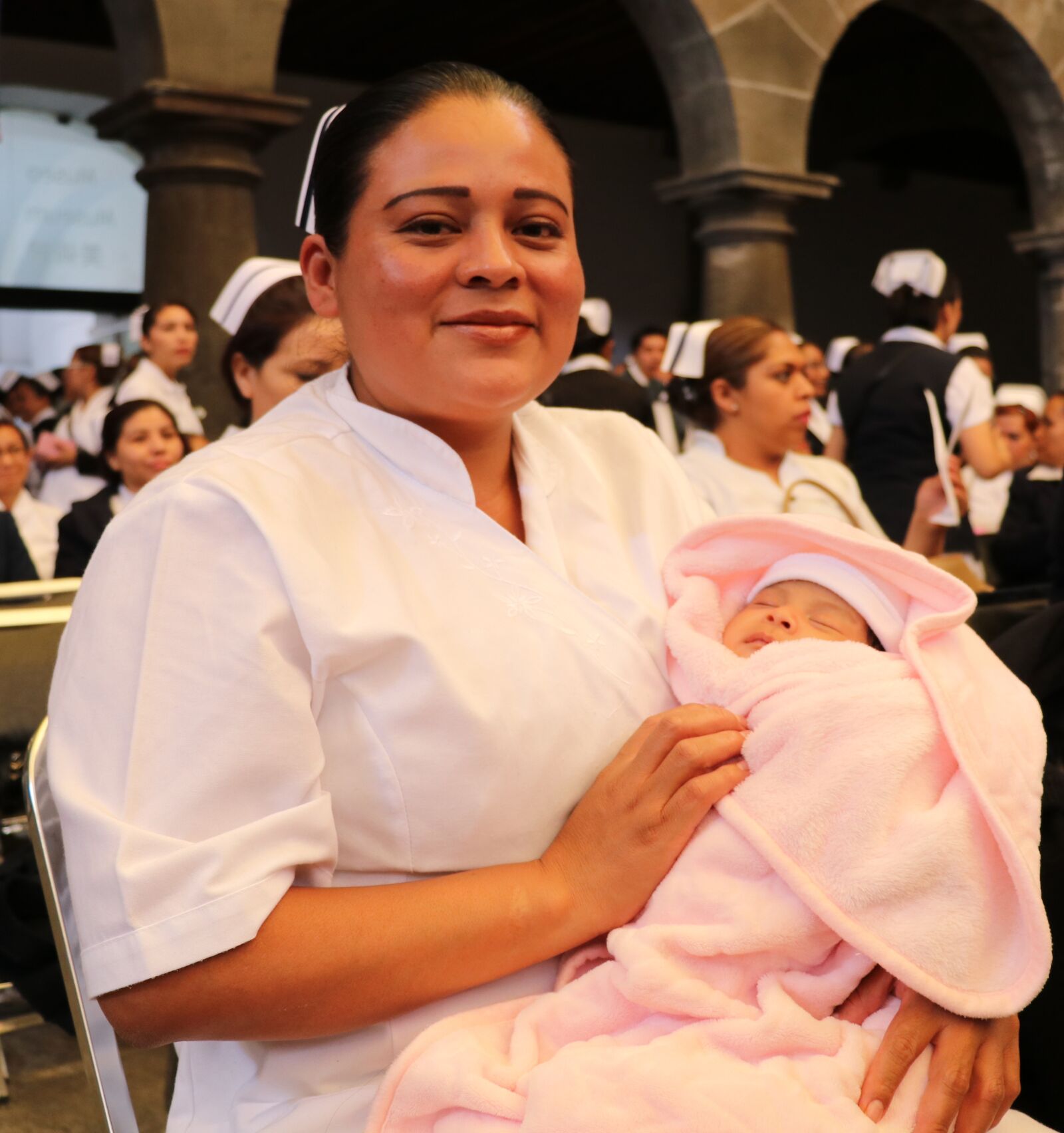 Canon EOS 80D sample photo. Nurse, bebe, girl photography