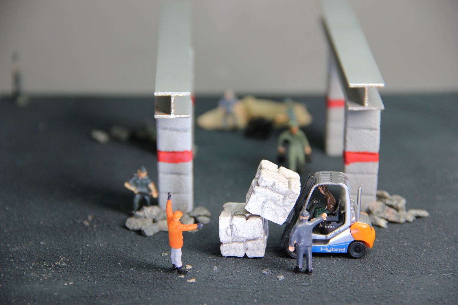 Canon EOS 550D (EOS Rebel T2i / EOS Kiss X4) sample photo. Craft, steel beams, miniature photography
