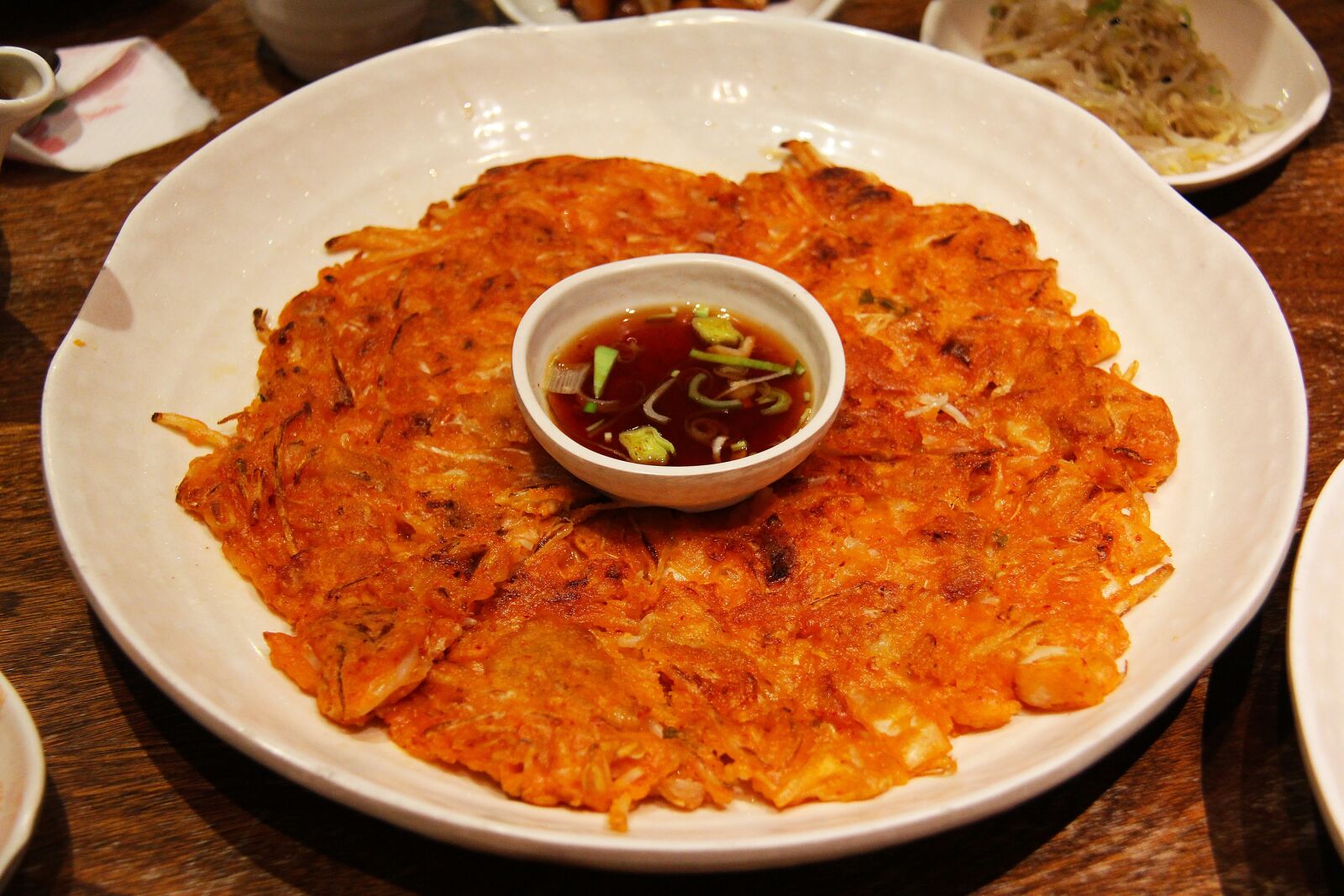 Canon EF-S 18-200mm F3.5-5.6 IS sample photo. Delicious, korean, food photography