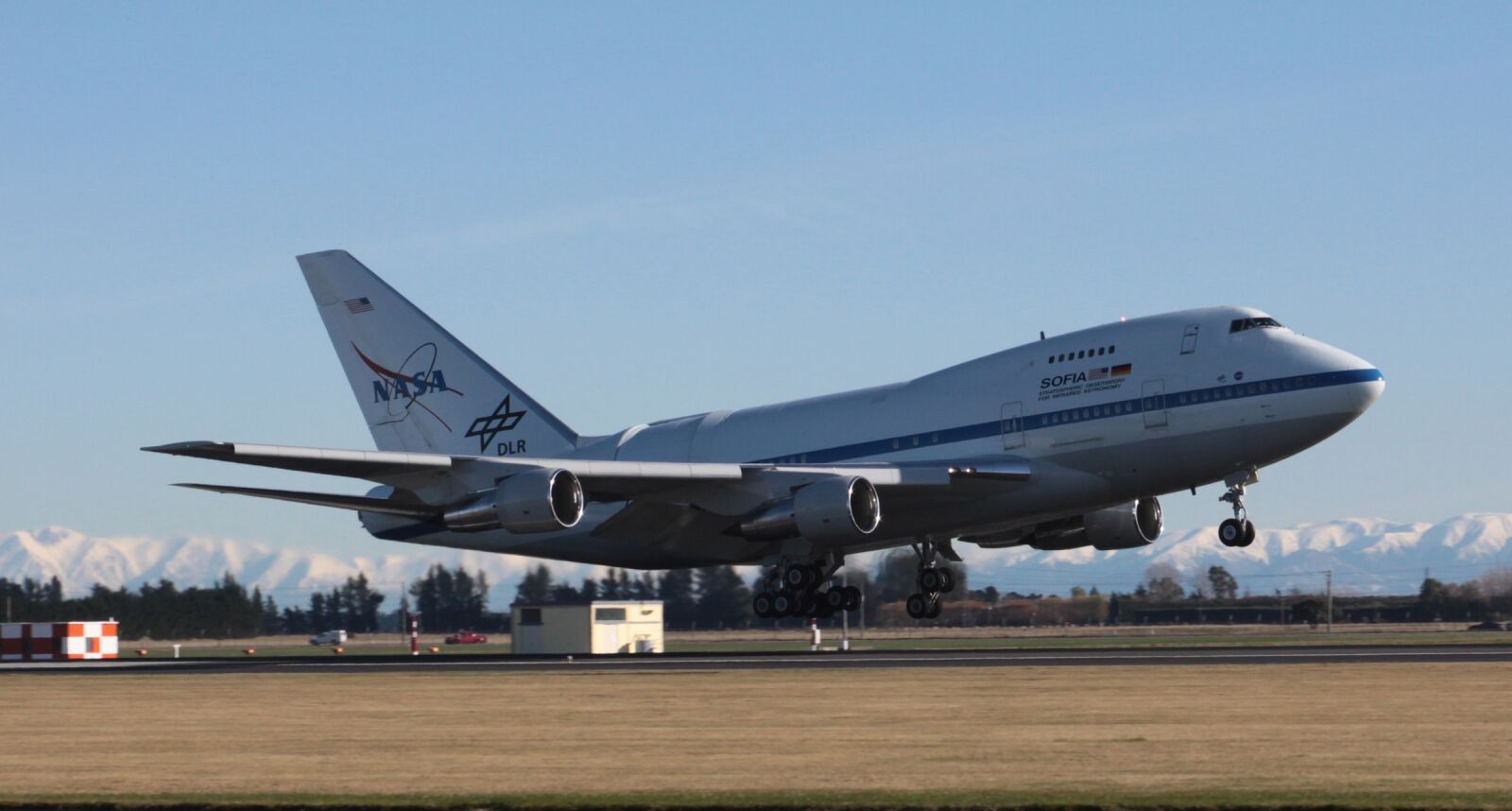 Canon EOS 50D sample photo. Jetliner, takeoff, boeing 747sp photography