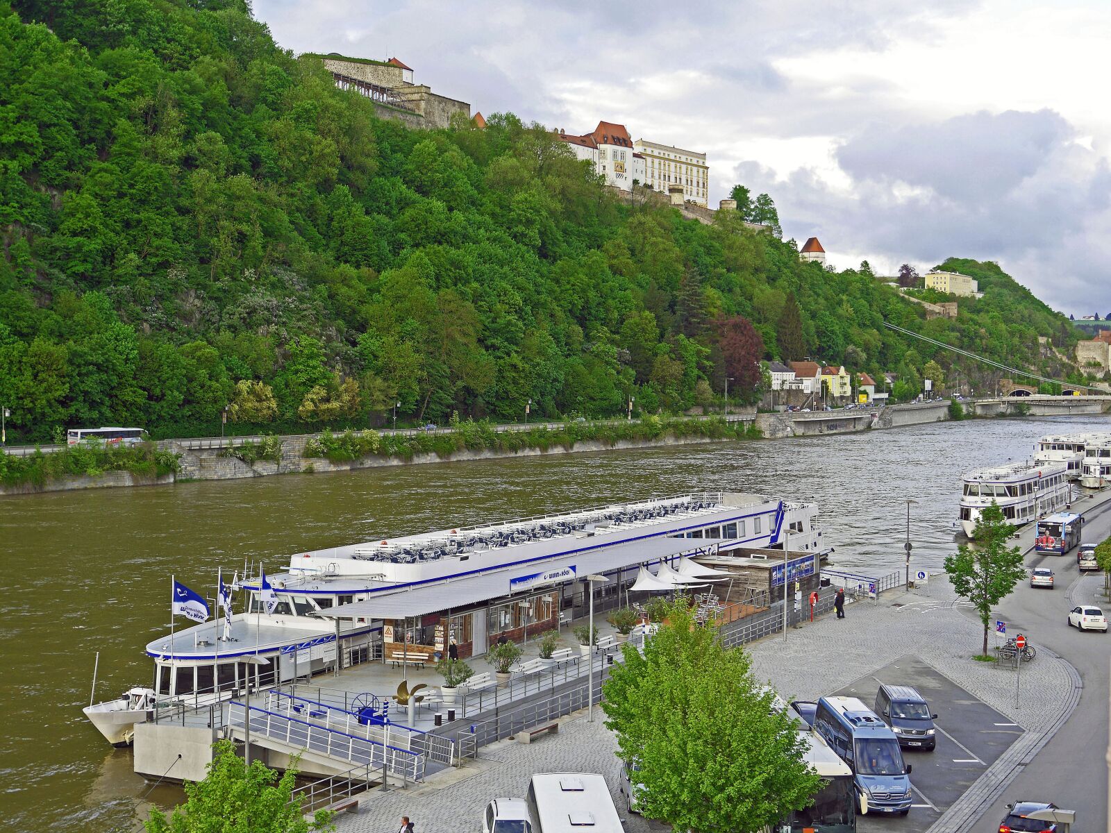 Panasonic Lumix DMC-GH3 sample photo. Danube, passau, investors photography
