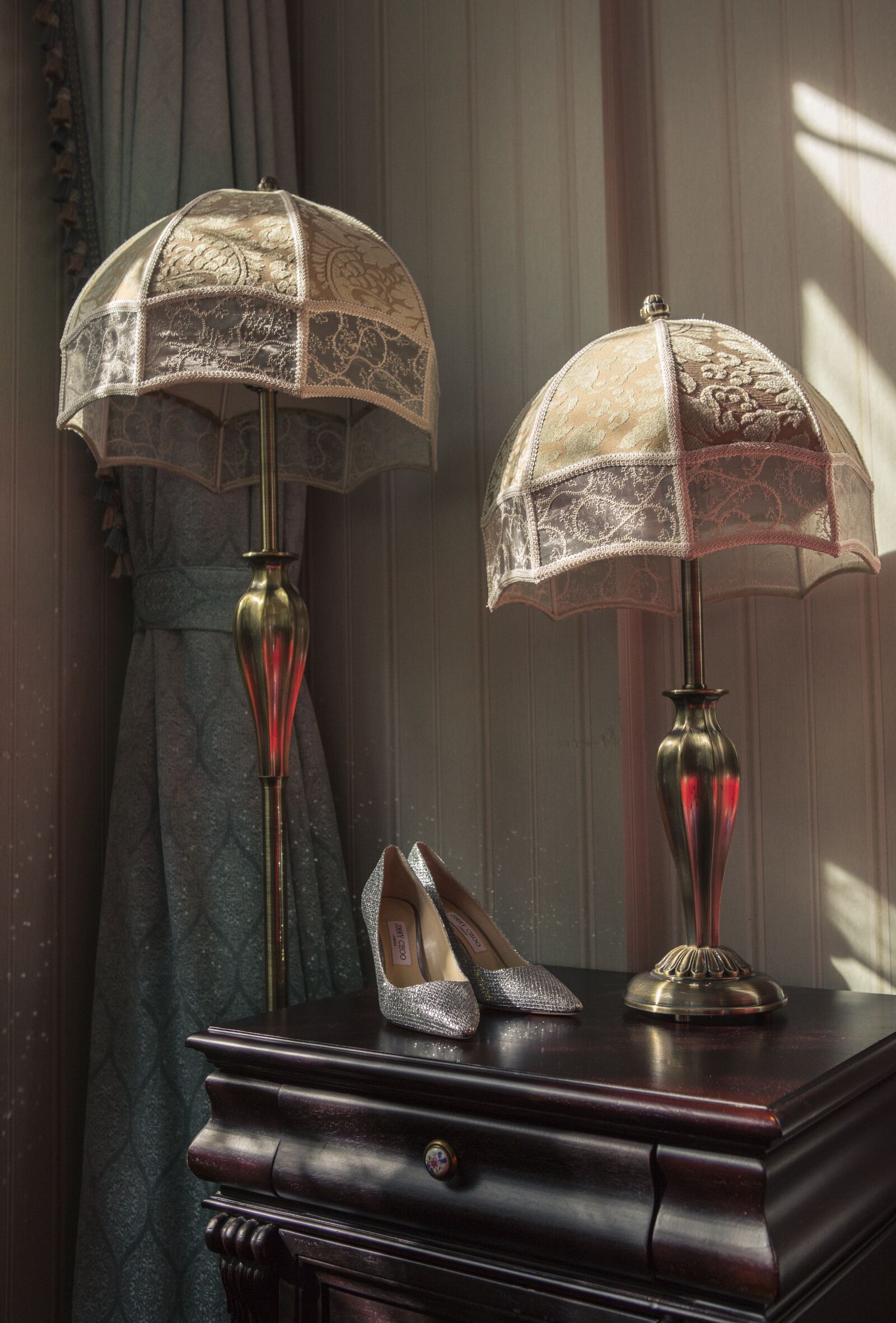 Canon EF 24-70mm F2.8L USM sample photo. Lamp, desk, sunlight photography