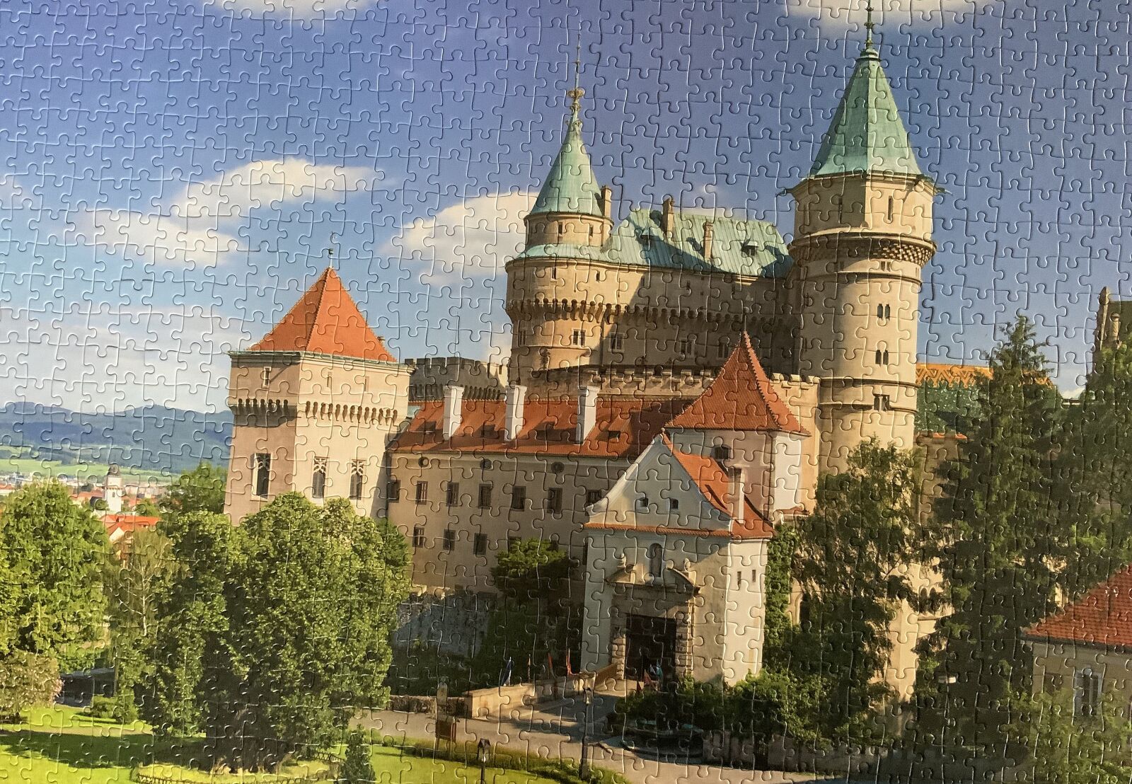 iPad Pro (11-inch) back camera 3mm f/1.8 sample photo. Castle, bojnice, lock photography