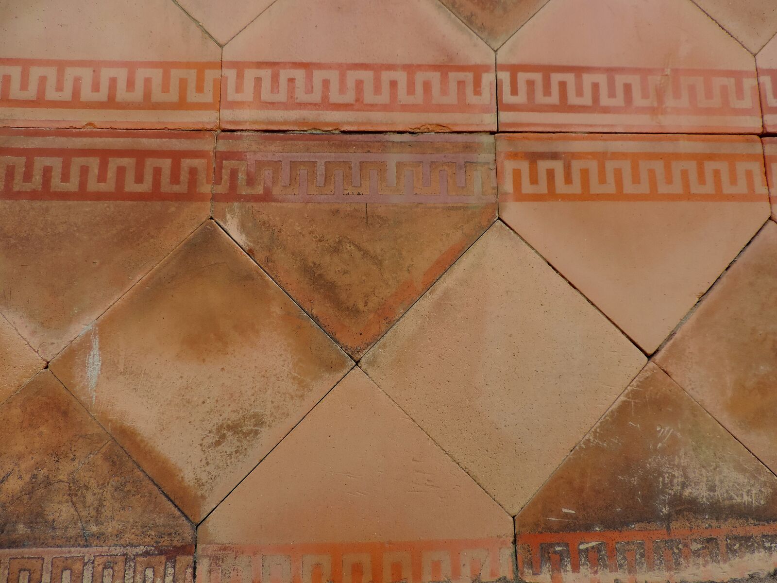 Nikon Coolpix P520 sample photo. Tile, retro, dirty, old photography