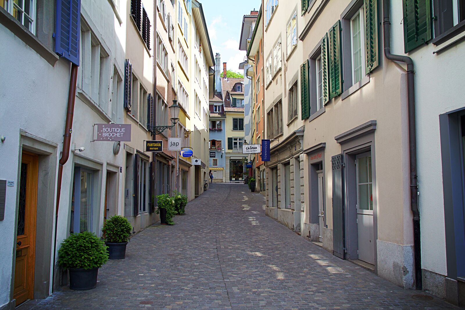 Canon EOS 600D (Rebel EOS T3i / EOS Kiss X5) sample photo. Zurich, switzerland, alley photography