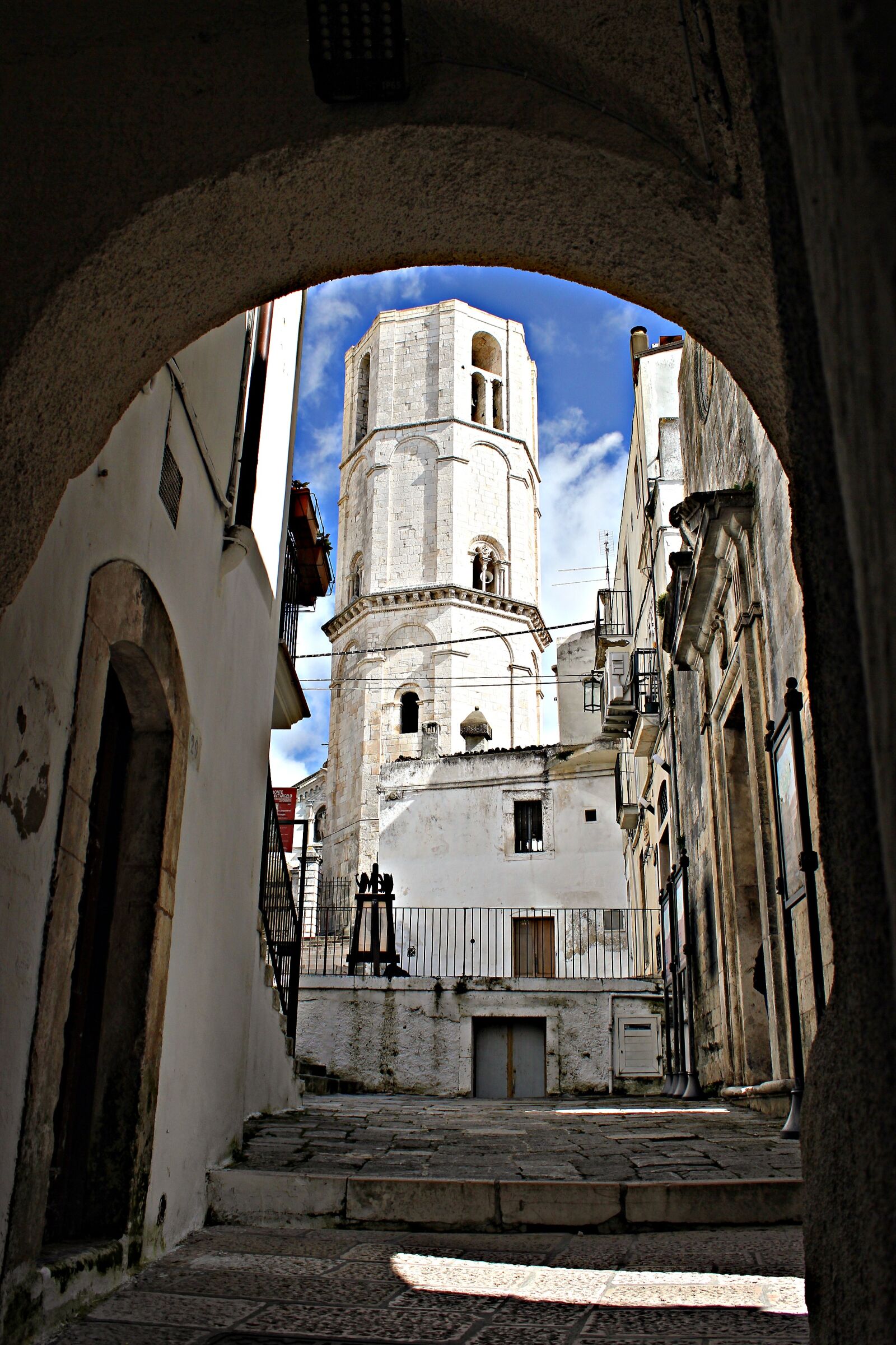 Canon EOS 550D (EOS Rebel T2i / EOS Kiss X4) sample photo. Arc, historical centre, ancient photography