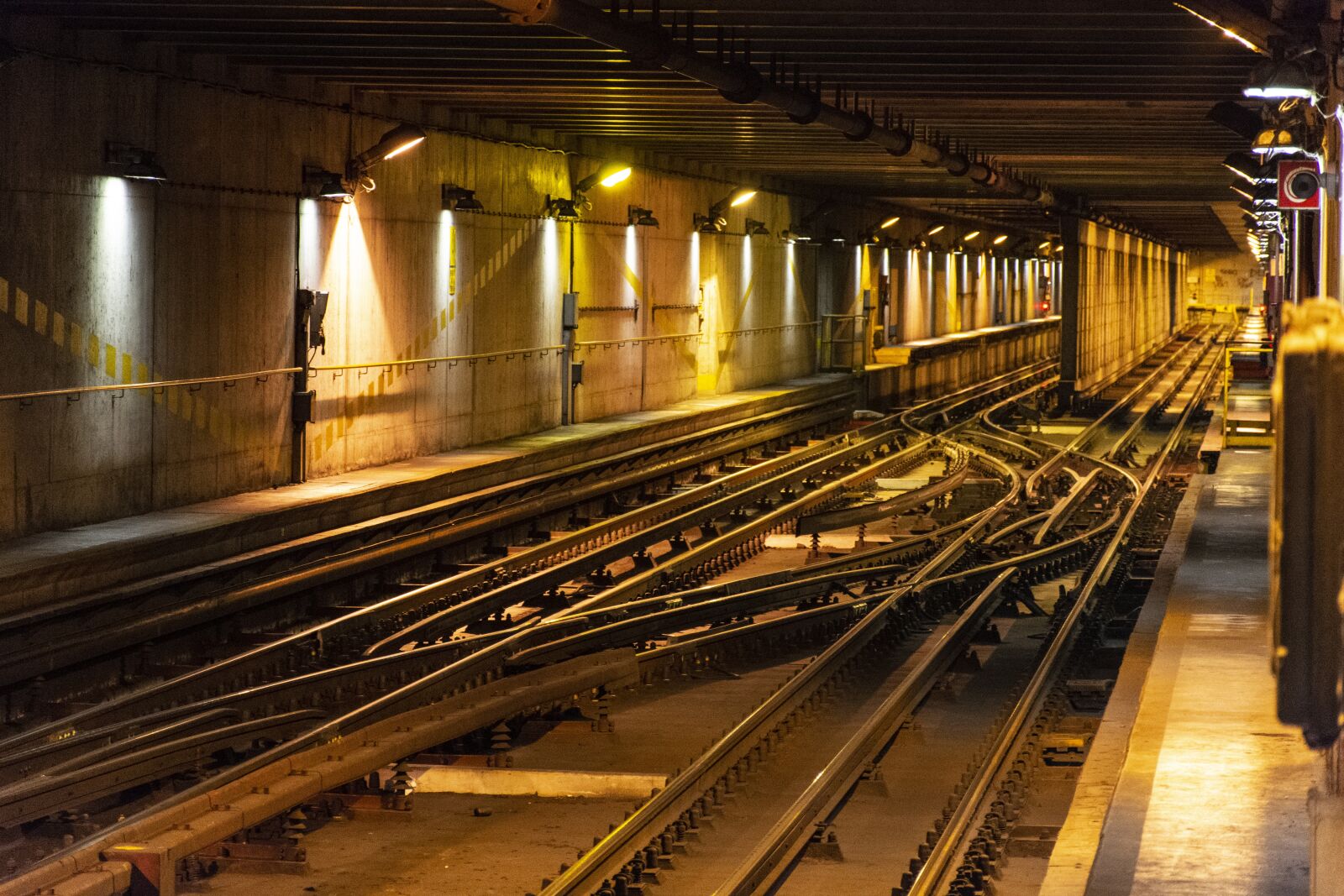 Nikon D7100 sample photo. Milan, metro, tunnel photography