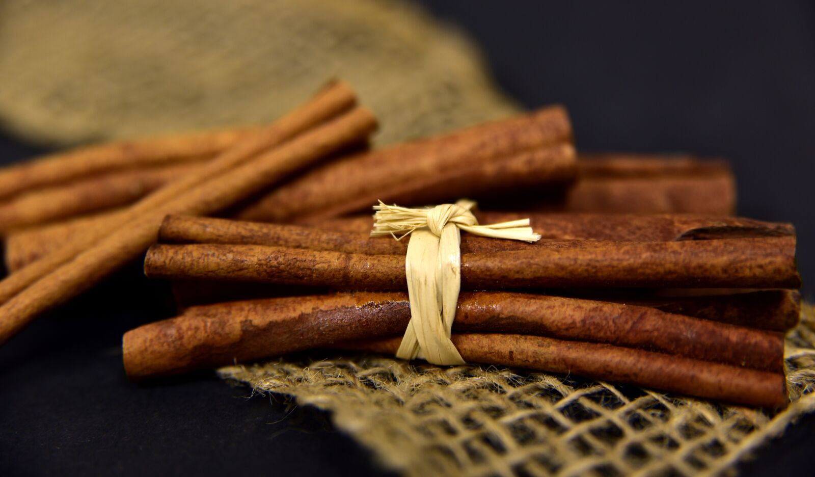 Nikon D750 sample photo. Cinnamon, cinnamon sticks, spice photography