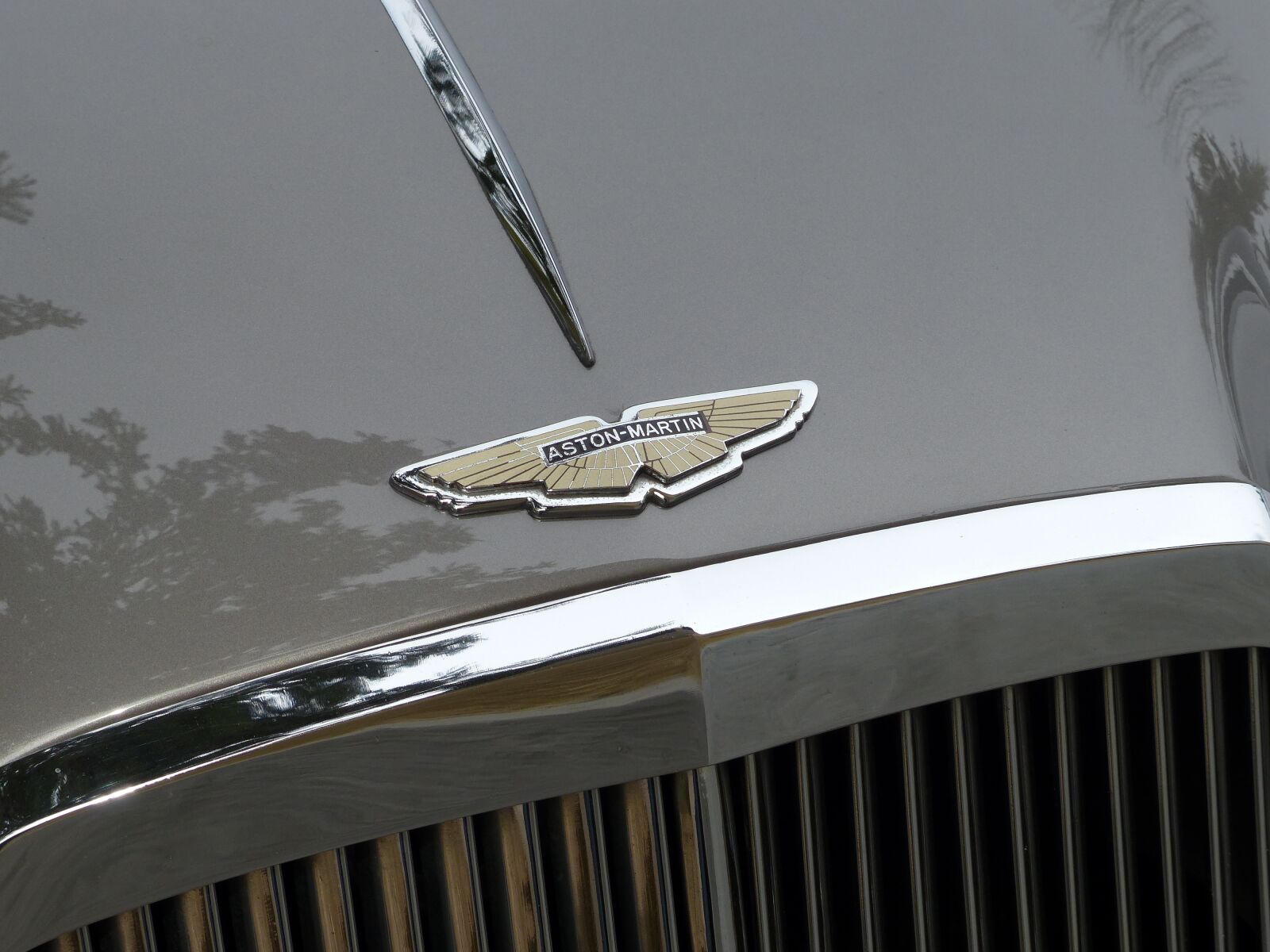 Panasonic Lumix DMC-FZ200 sample photo. Car logo, automotive, aston photography