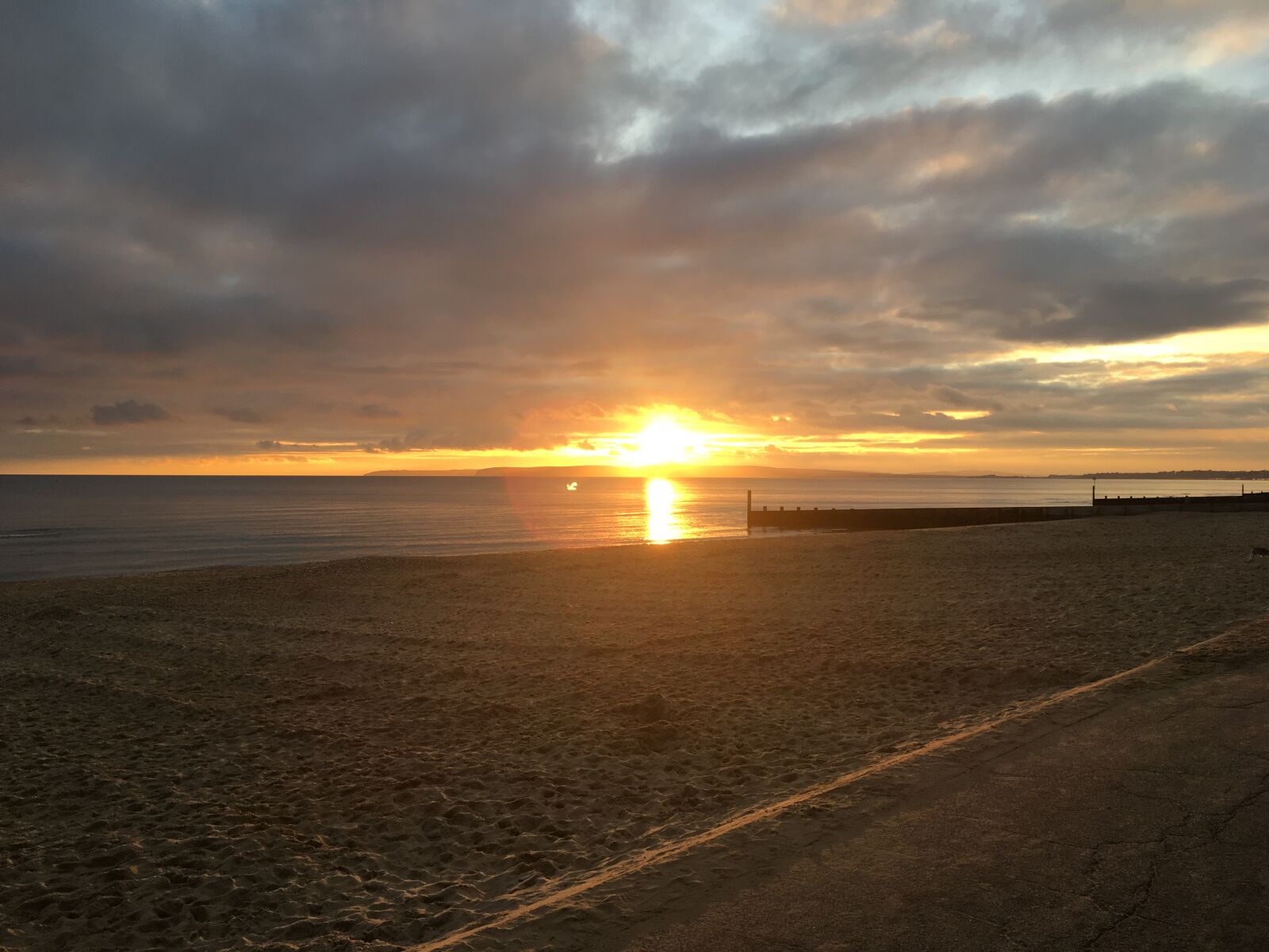 Apple iPhone SE sample photo. Sunset, beach, cloudy, skies photography