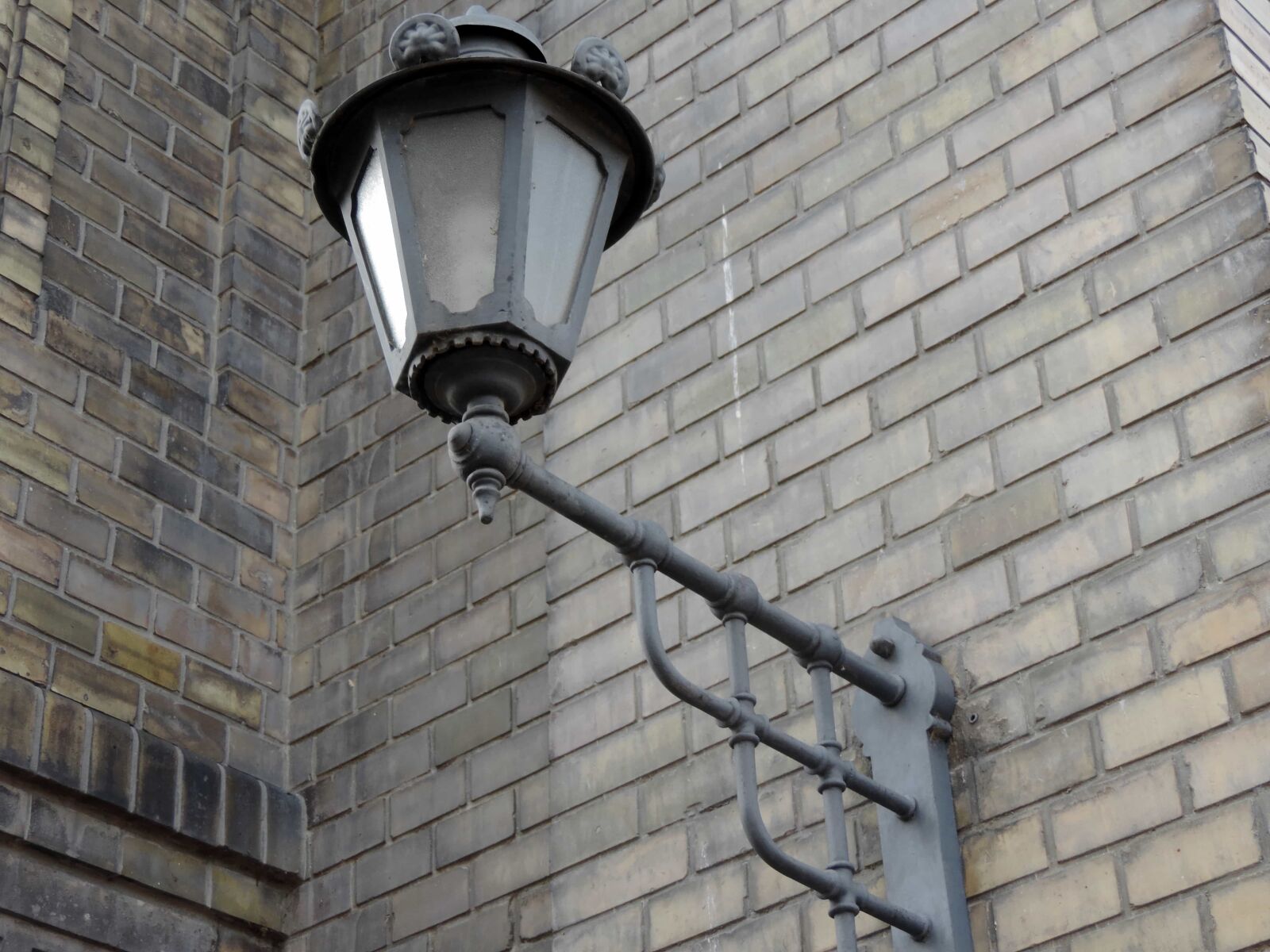 Nikon Coolpix P520 sample photo. Cast iron, decoration, facade photography