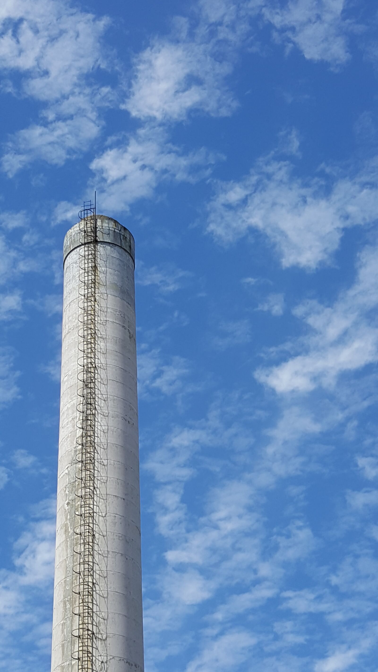 Samsung Galaxy Note5 sample photo. Sky, chimney, post photography