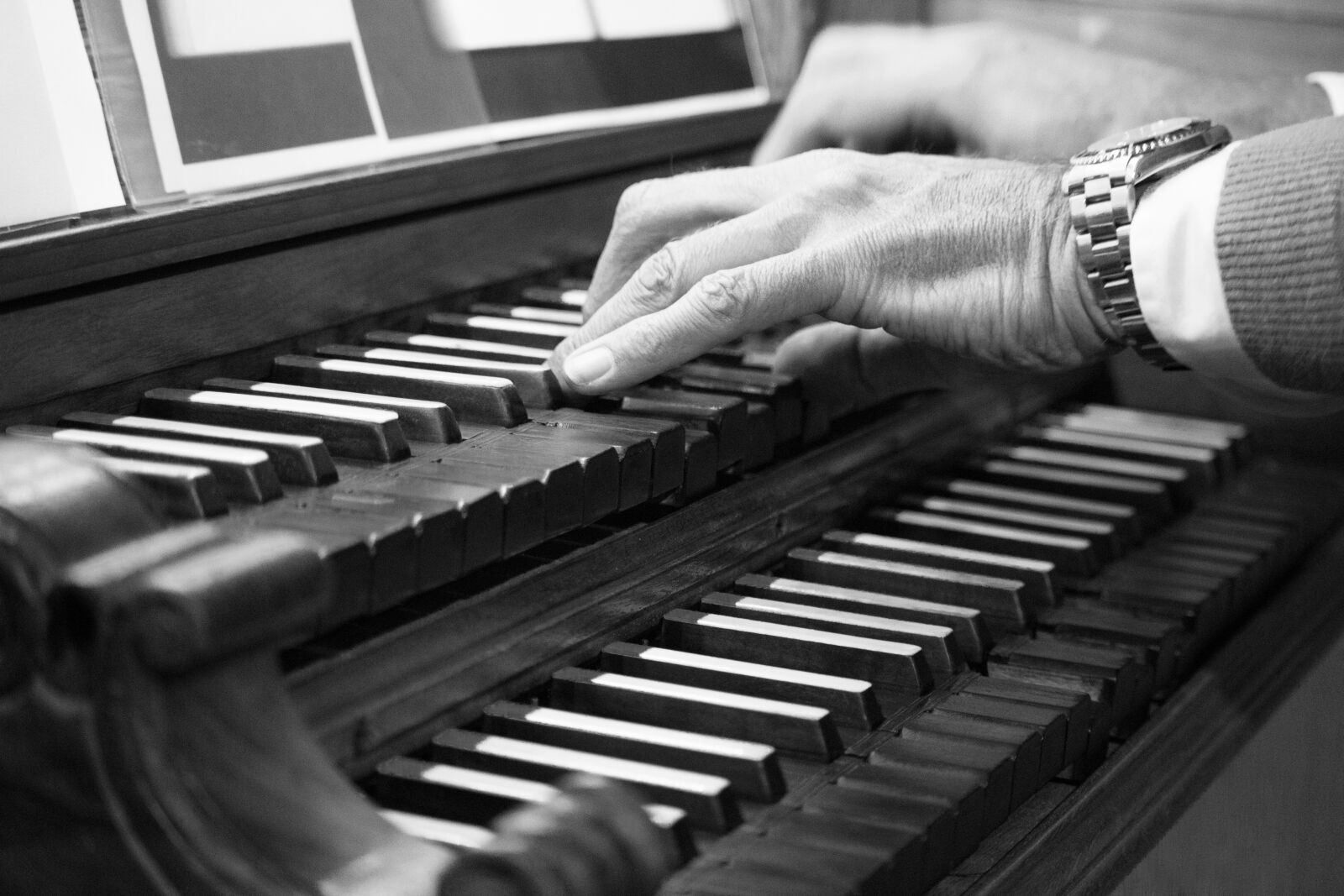 Canon EF-S 55-250mm F4-5.6 IS STM sample photo. Organ, keyboard, register photography