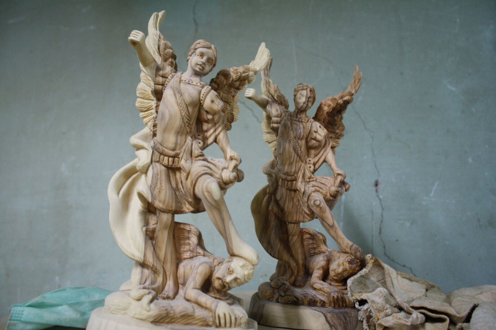 Canon EOS 1000D (EOS Digital Rebel XS / EOS Kiss F) sample photo. Olive, carving, bethlehem photography